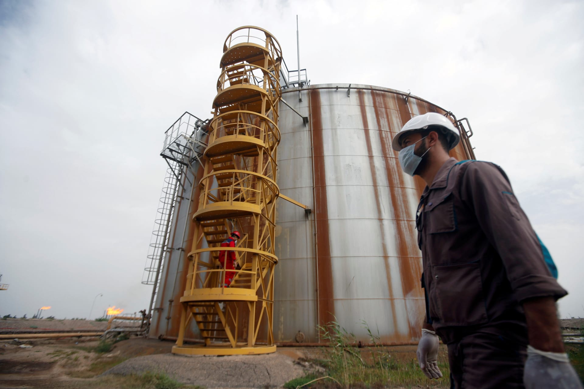 <p>A worker wears a protective mask, following an outbreak of coronavirus, at Nahr Bin Umar oil field, north of Basra, Iraq March 15, 2020</p>
