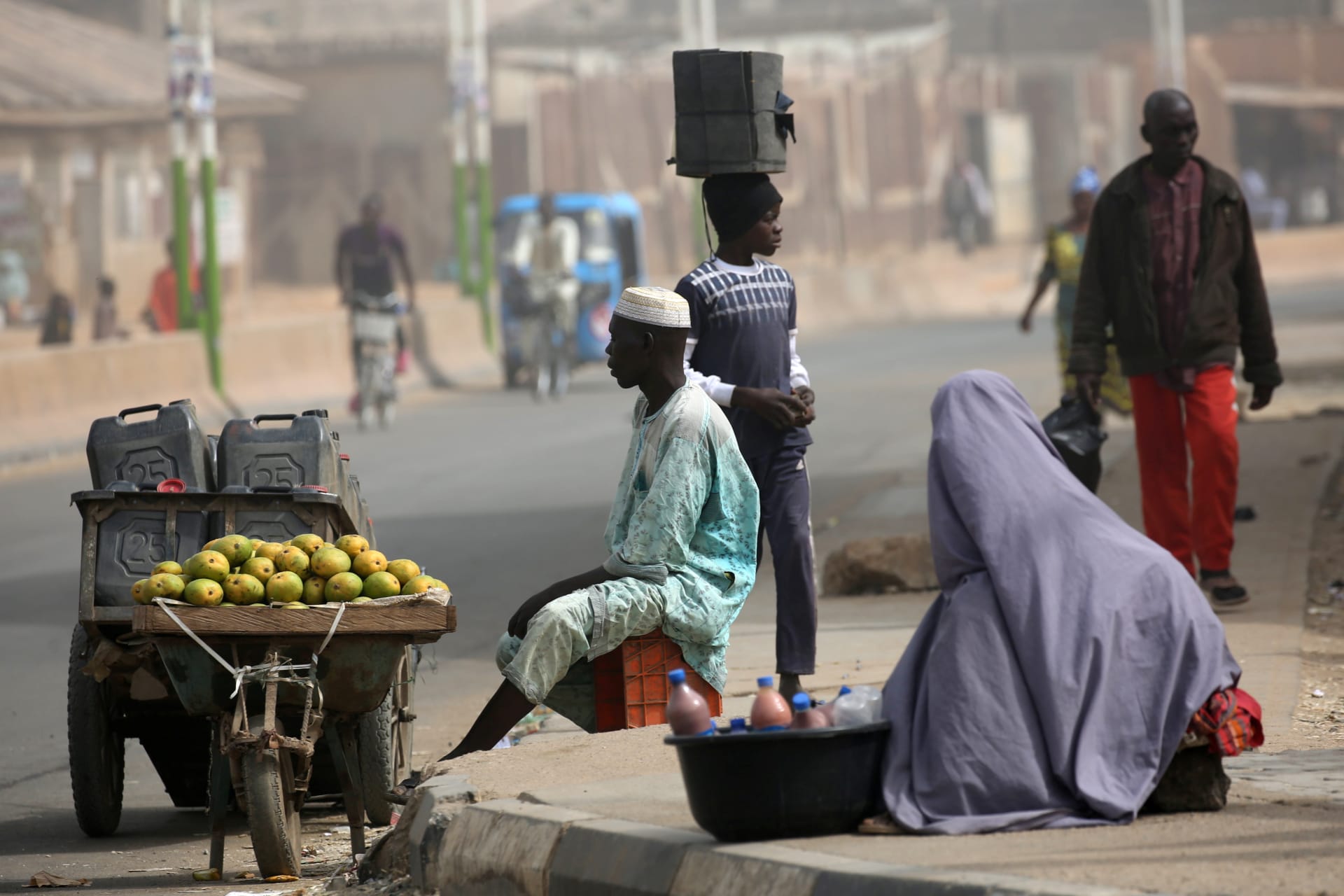 <p>Street vendors sell fruit and other goods after the postponement of the presidential election in Kano, Nigeria, on February 17, 2019</p>
