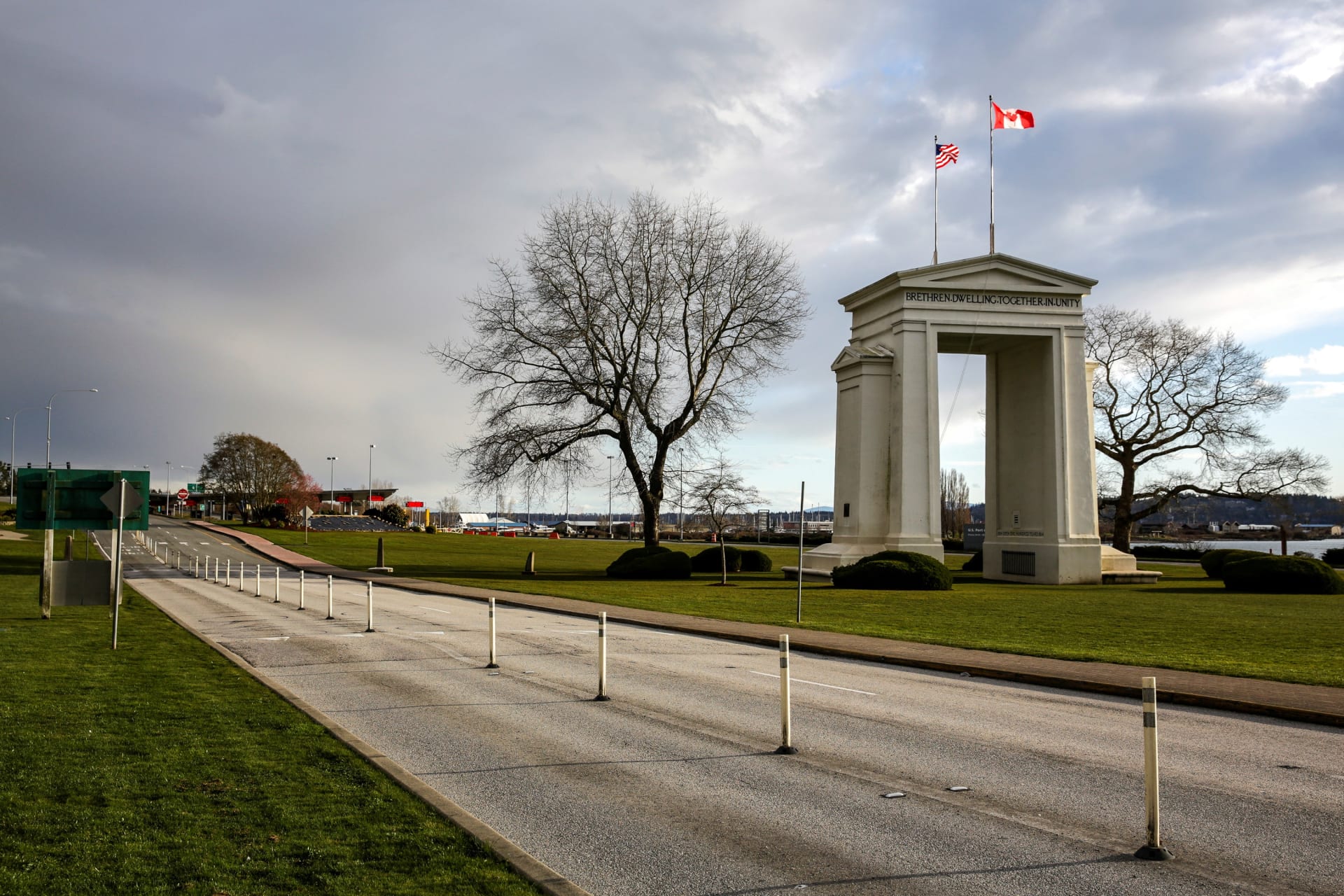 <p>Peace Arch Historical State Park at the U.S. and Canada border is pictured while non-essential travel is temporarily restricted as efforts continue to help slow the spread of coronavirus disease (COVID-19) in Blaine, Washington, U.S. March 23, 2020.</p>
