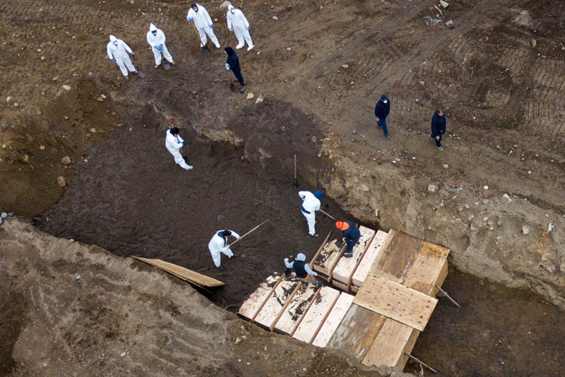 <p>Bodies being buried on New York’s Hart Island, where the department of corrections is dealing with more burials overall, amid the coronavirus disease (COVID-19) outbreak, April 2020.</p>
