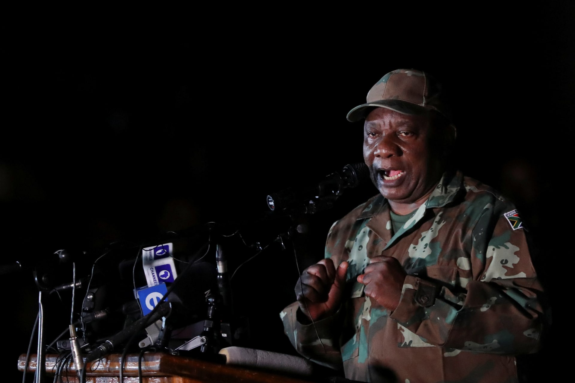 <p>South African President Cyril Ramaphosa addresses members of the South African Defense Force before their deployment ahead of a nationwide lockdown for three weeks to try to contain the coronavirus disease outbreak, in Johannesburg, March 26, 2020.</p>
