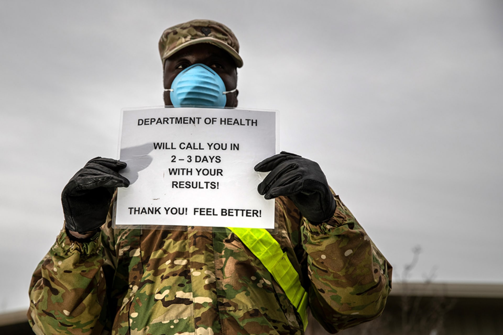 <p>A National Guard soldier assists health-care workers at a coronavirus testing center in New York City.</p>
