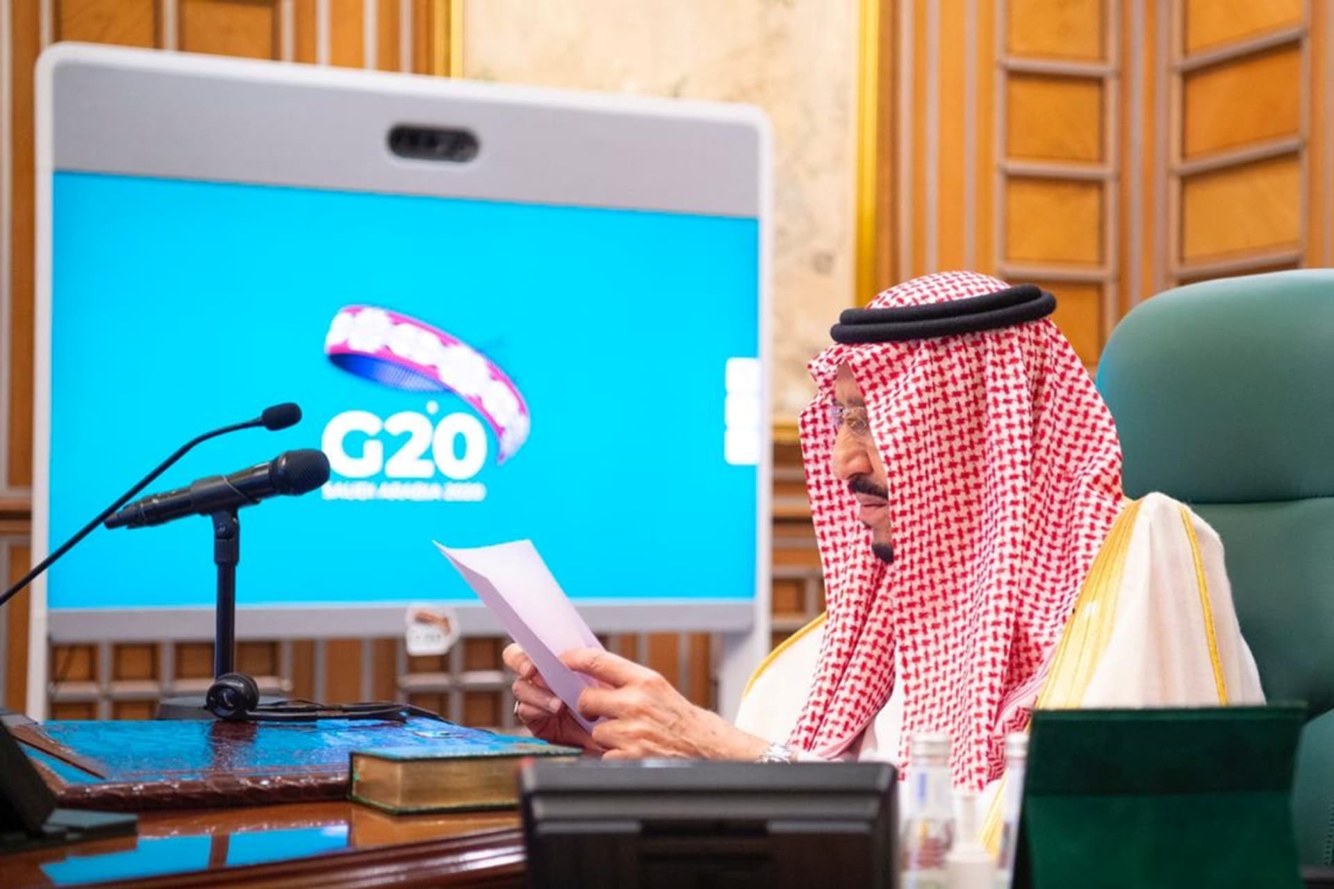 <p>Saudi King Salman bin Abdulaziz speaks via video link during a virtual G20 summit on coronavirus disease (COVID-19), in Riyadh, Saudi Arabia, on March 26, 2020.</p>
