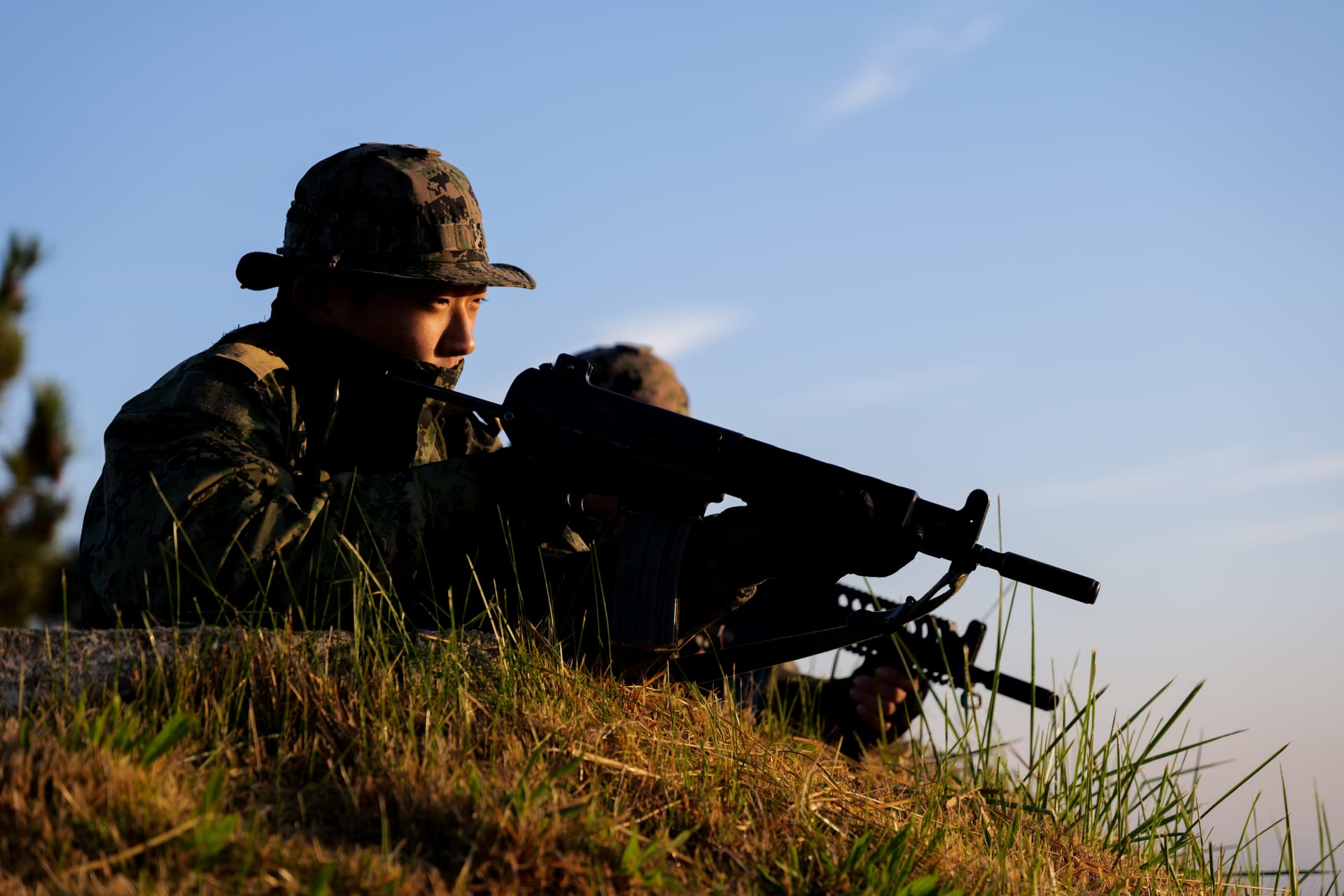 <p>Members of U.S. and South Korean Special Forces take part in a joint military exercise conducted at Gunsan Air Force Base in Gunsan, South Korea, on November 12, 2019. </p>
