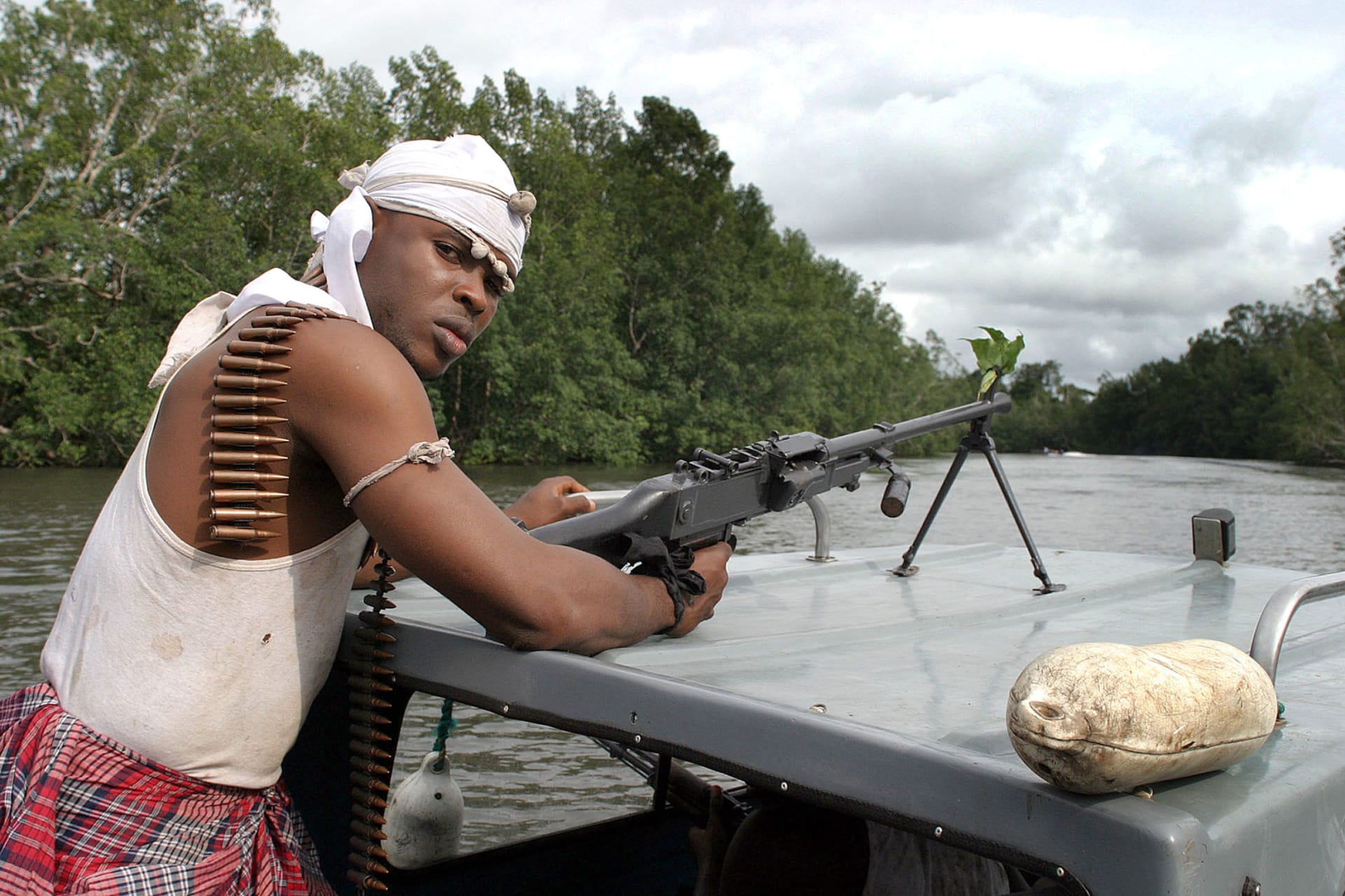 <p>A Nigerian rebel of the Niger Delta People’s Volunteer Force patrols the creeks of the Niger Delta near Port Harcourt in Nigeria, around the time of the Niger Delta uprising, on September 28, 2004.</p>
