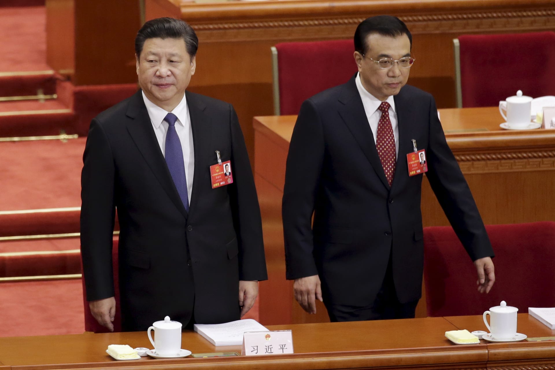 <p>Chinese President Xi Jinping (L) and Premier Li Keqiang (R) arrive for a meeting at the Great Hall of the People in Beijing. </p>
