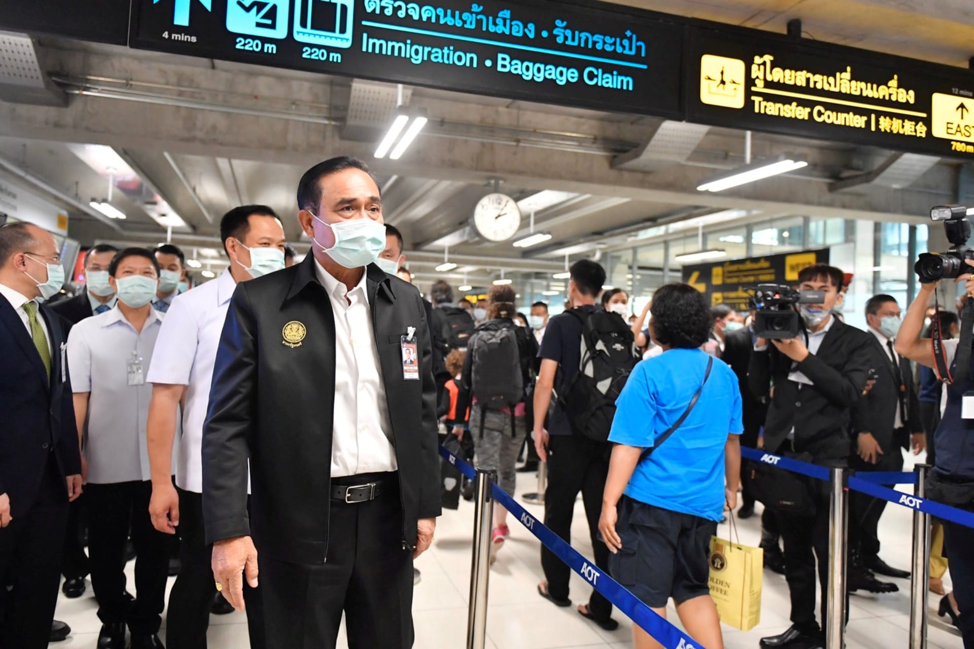 <p>Thailand’s Prime Minister Prayuth Chan-ocha wearing a protective mask is seen during a visit at the arrival hall at the Bangkok’s Suvarnabhumi International airport in Thailand, on January 29, 2020.</p>

