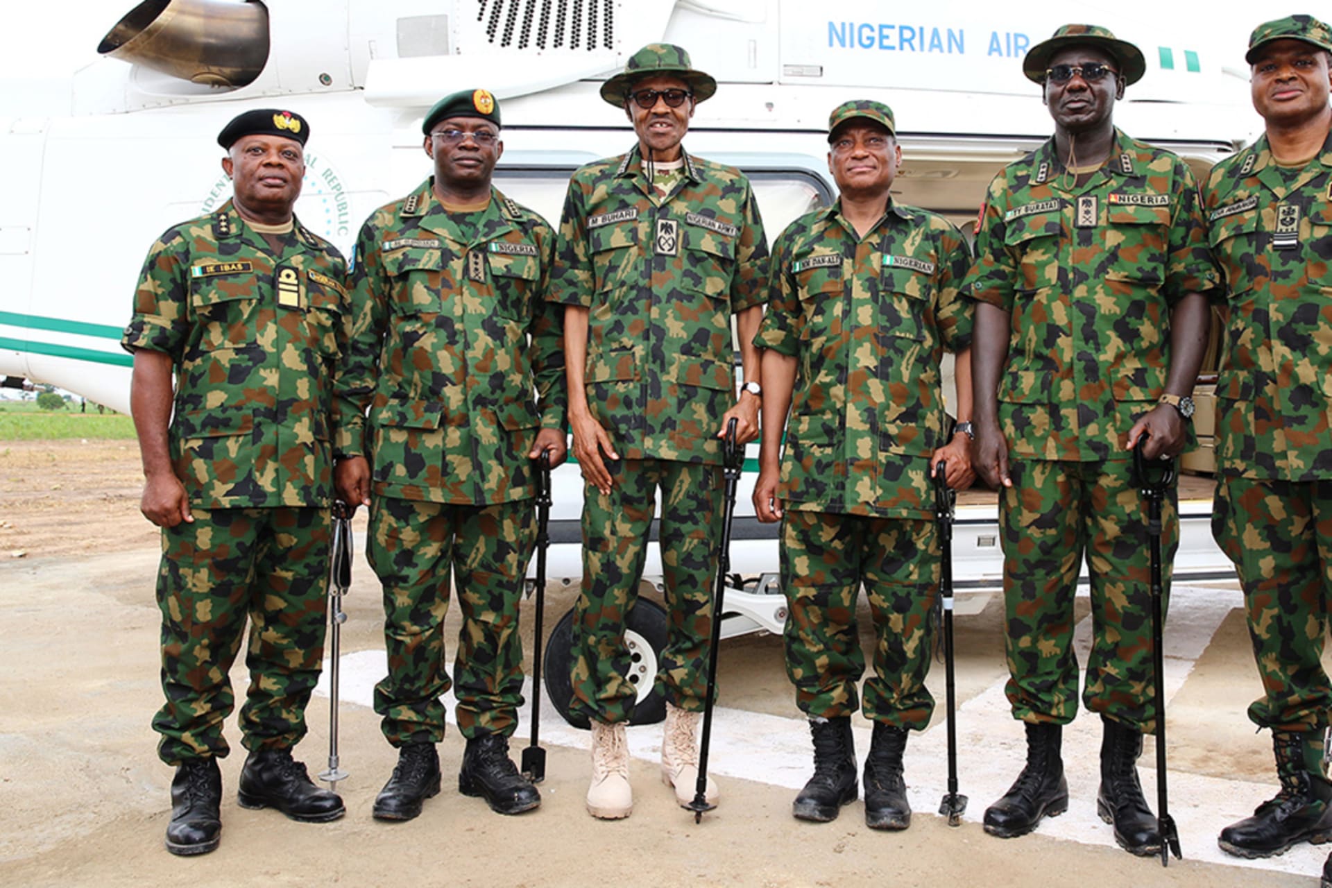 <p> President Mohammadu Buhari poses with Nigeria’s senior military officers during the Army Day celebration in Dansadau, northwest Nigerian Zamfara State, on July 13, 2016.</p>
