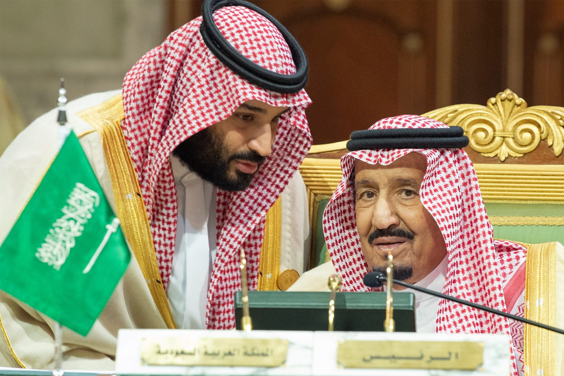 <p>Saudi Crown Prince Mohammed bin Salman speaks to his father, King Salman bin Abdulaziz Al Saud, in December 2018. </p>

