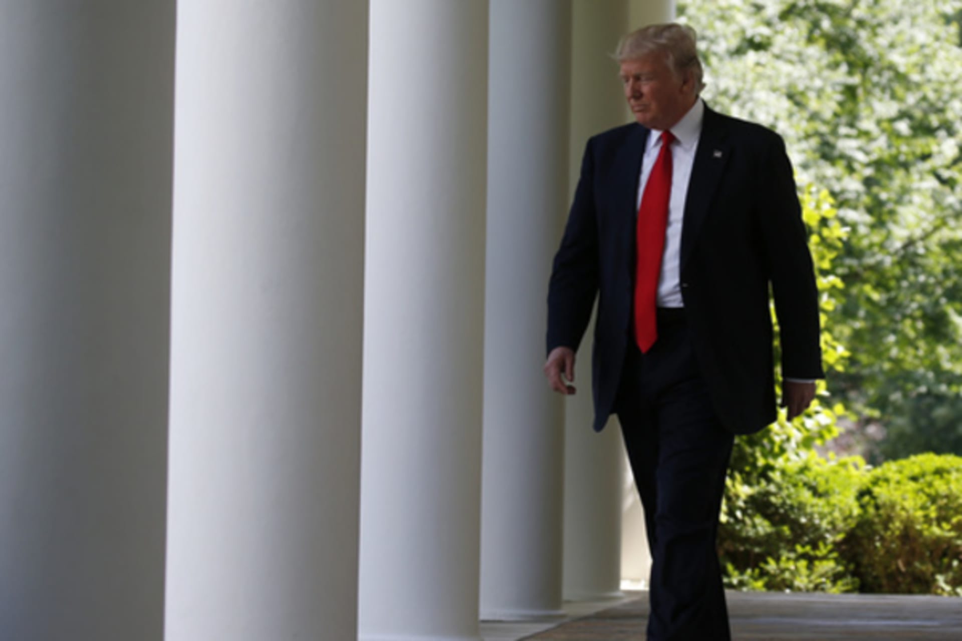 <p>U.S. President Donald J. Trump arrives to announce his decision that the United States will withdraw from the Paris Climate Agreement, in the Rose Garden of the White House in Washington, DC, on June 1, 2017.</p>

