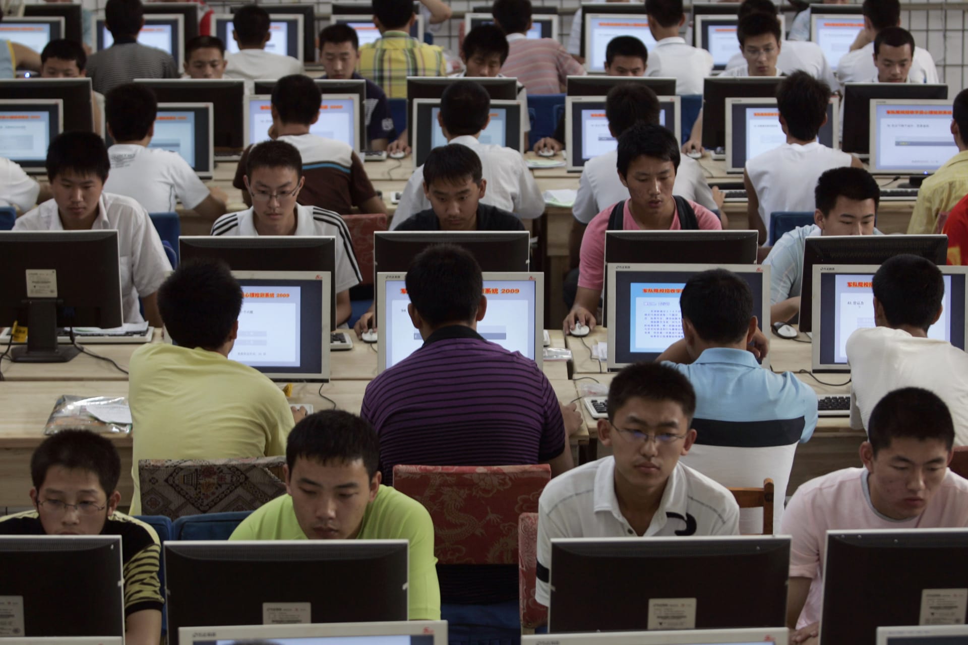 <p>Customers use computers at an internet cafe in Taiyuan, Shanxi province</p>
