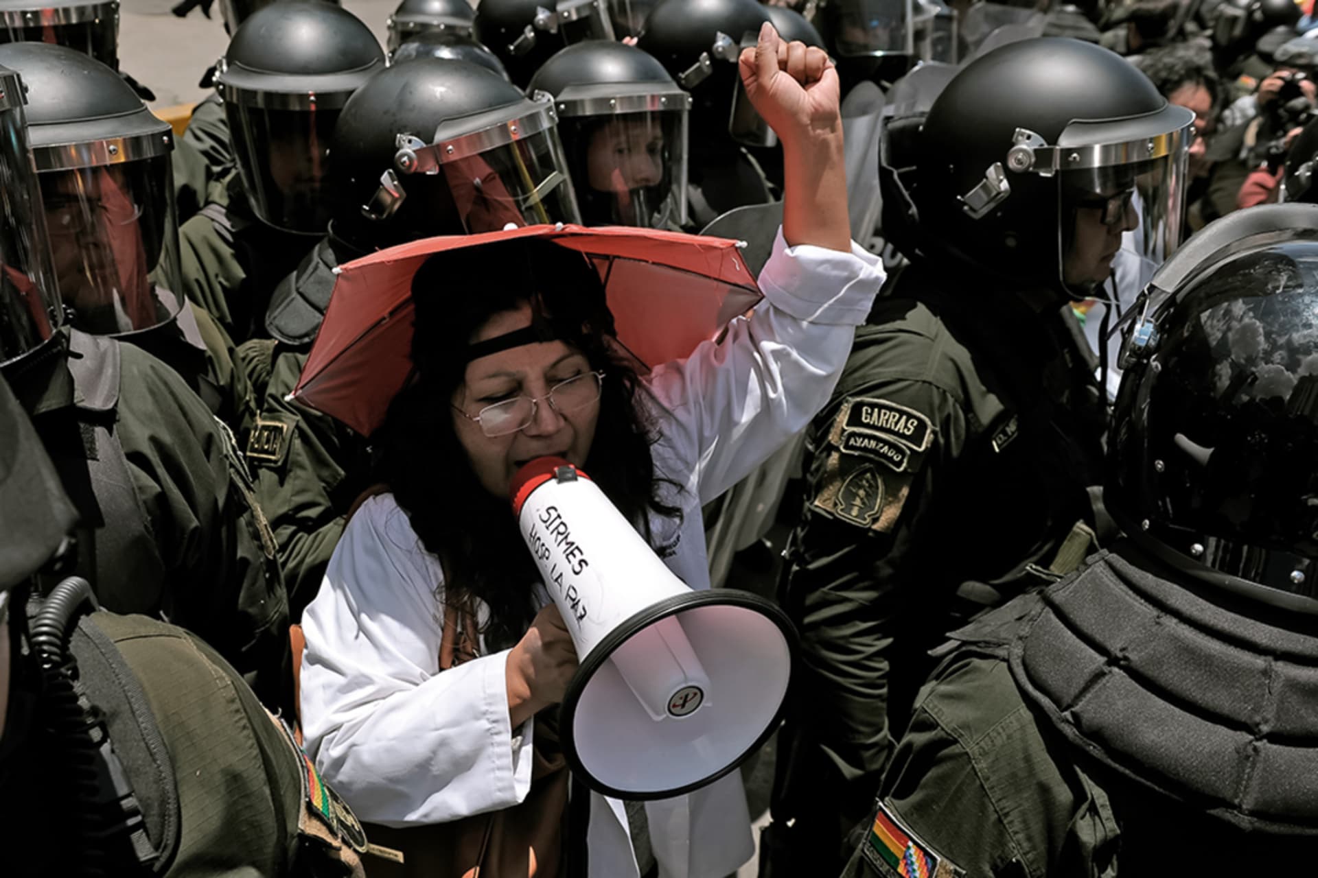 <p>Health workers demonstrate outside the hotel where the Supreme Electoral Tribunal has its headquarters to count the election votes, in La Paz, on October 22, 2019.</p>
