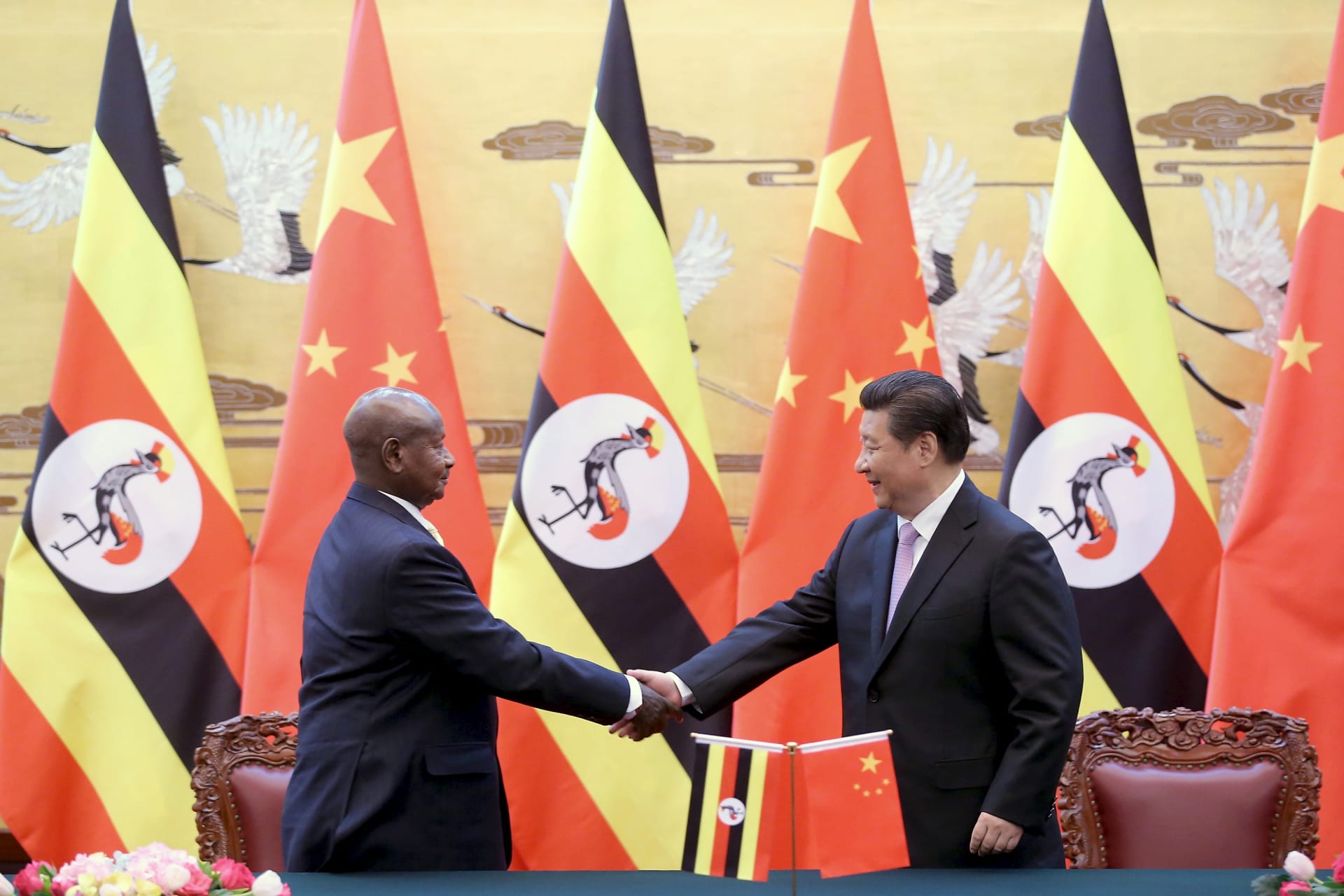 <p>Ugandan President Yoweri Museveni shakes hands with Chinese President Xi Jinping during a signing ceremony in the Great Hall of the People in Beijing, on March 31, 2015.</p>
