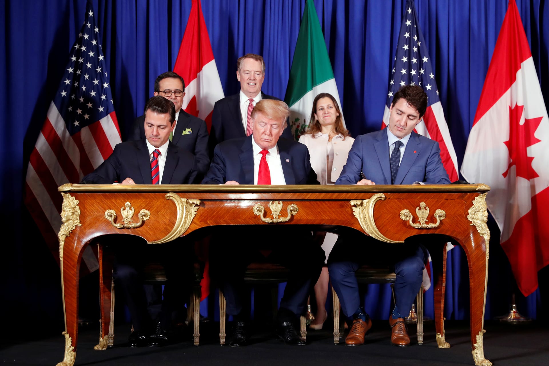 <p>U.S. President Donald Trump, Canada’s Prime Minister Justin Trudeau and Mexico’s President Enrique Pena Nieto sign documents during the USMCA signing ceremony before the G20 leaders summit in Buenos Aires, Argentina November 30, 2018.</p>
