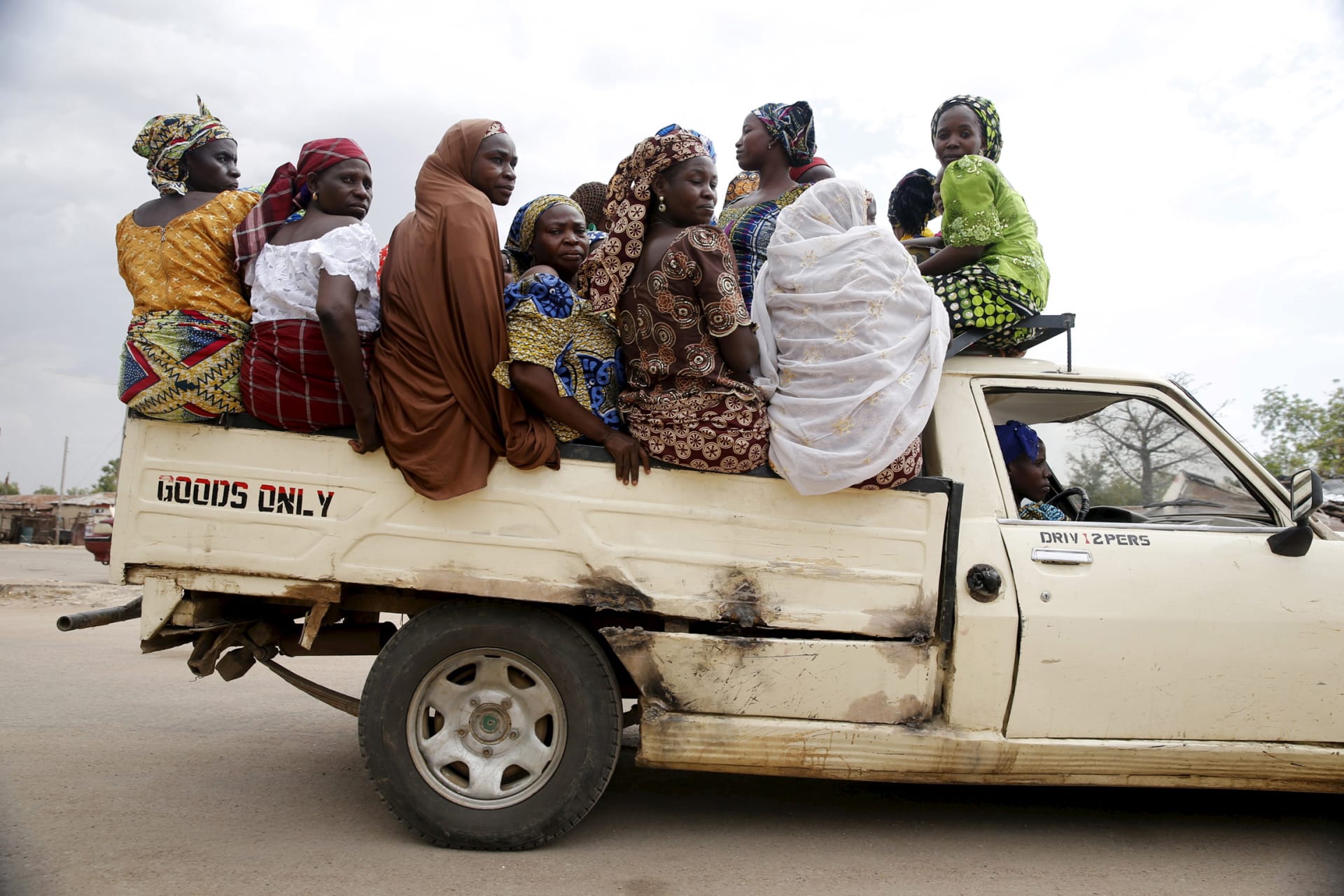 <p>Women travel in a truck in the town of Mararaba after the Nigerian military recaptured it from Boko Haram. Adamawa state. May 10, 2015.</p>
