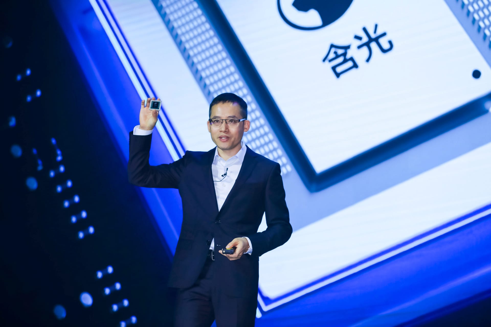 <p>Alibaba’s Chief Technology Officer (CTO) Jeff Zhang holds a new self-developed AI chip Hanguang 800 at the Alibaba Cloud Computing Conference in Yunqi of Hangzhou, Zhejiang province, China September 25, 2019.</p>
