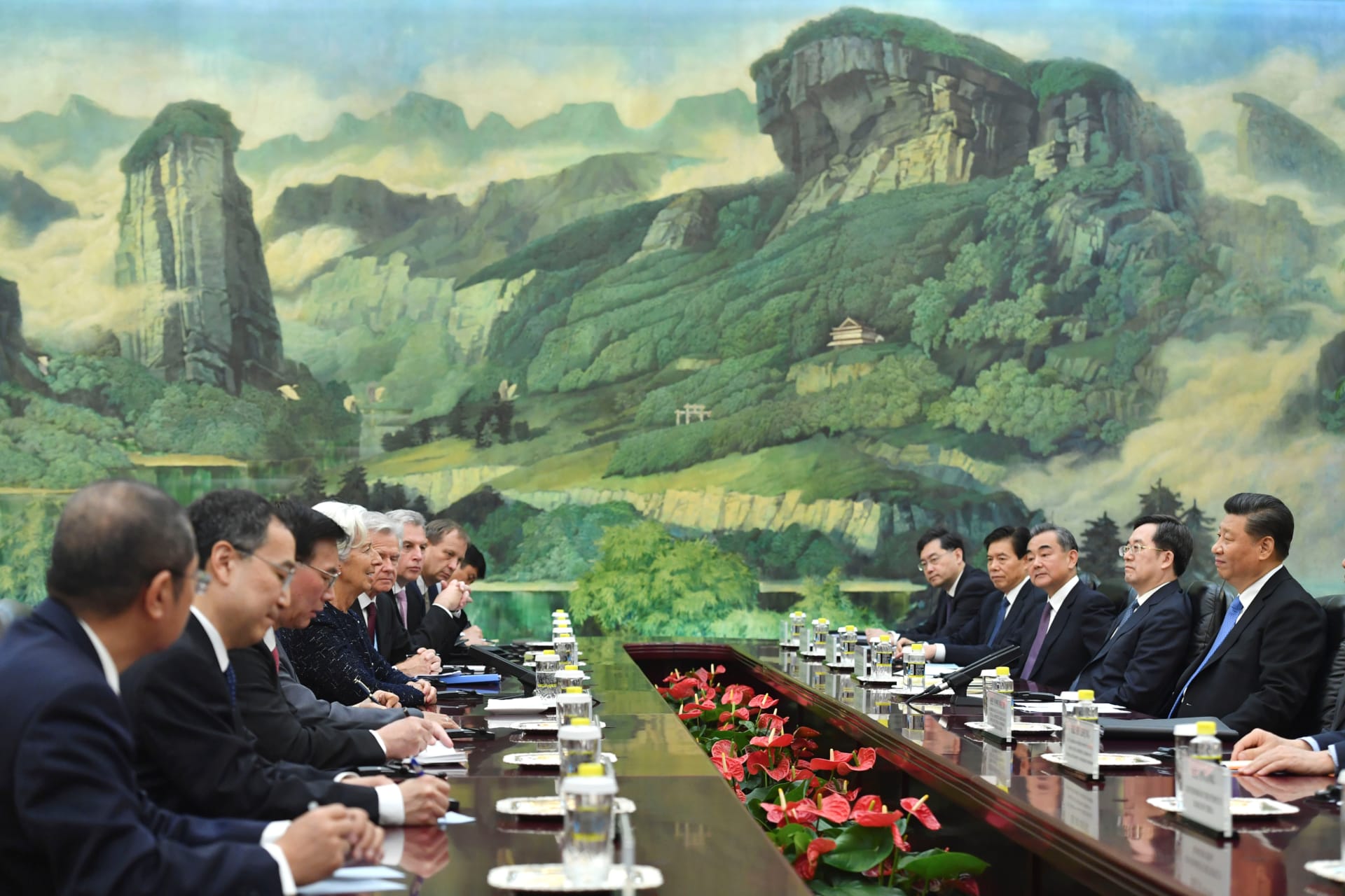 <p>International Monetary Fund Managing Director Christine Lagarde speaks with Chinese President Xi Jinping (R) during their meeting at the Great Hall of the People in Beijing, China , April 24, 2019. </p>
