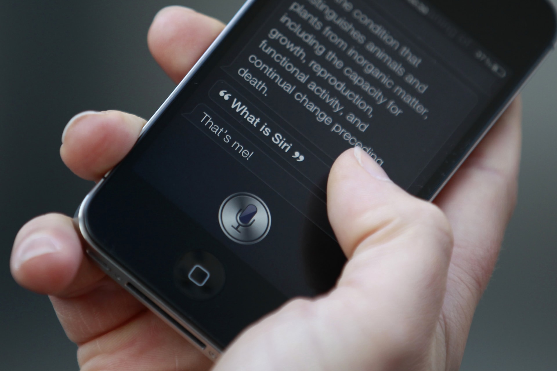<p>Luke Peters demonstrates Siri, an application which uses voice recognition and detection on the iPhone</p>
