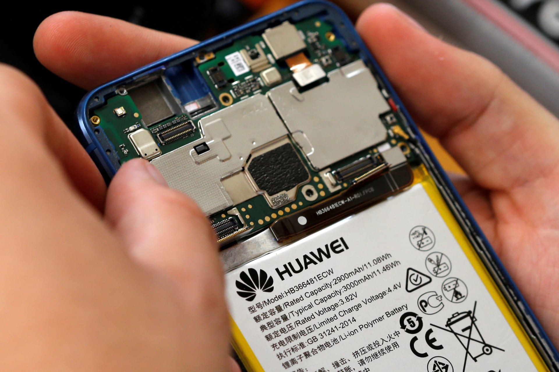 <p>A worker refurbishes a Huawei cell phone at a workshop. June 20, 2019.</p>
