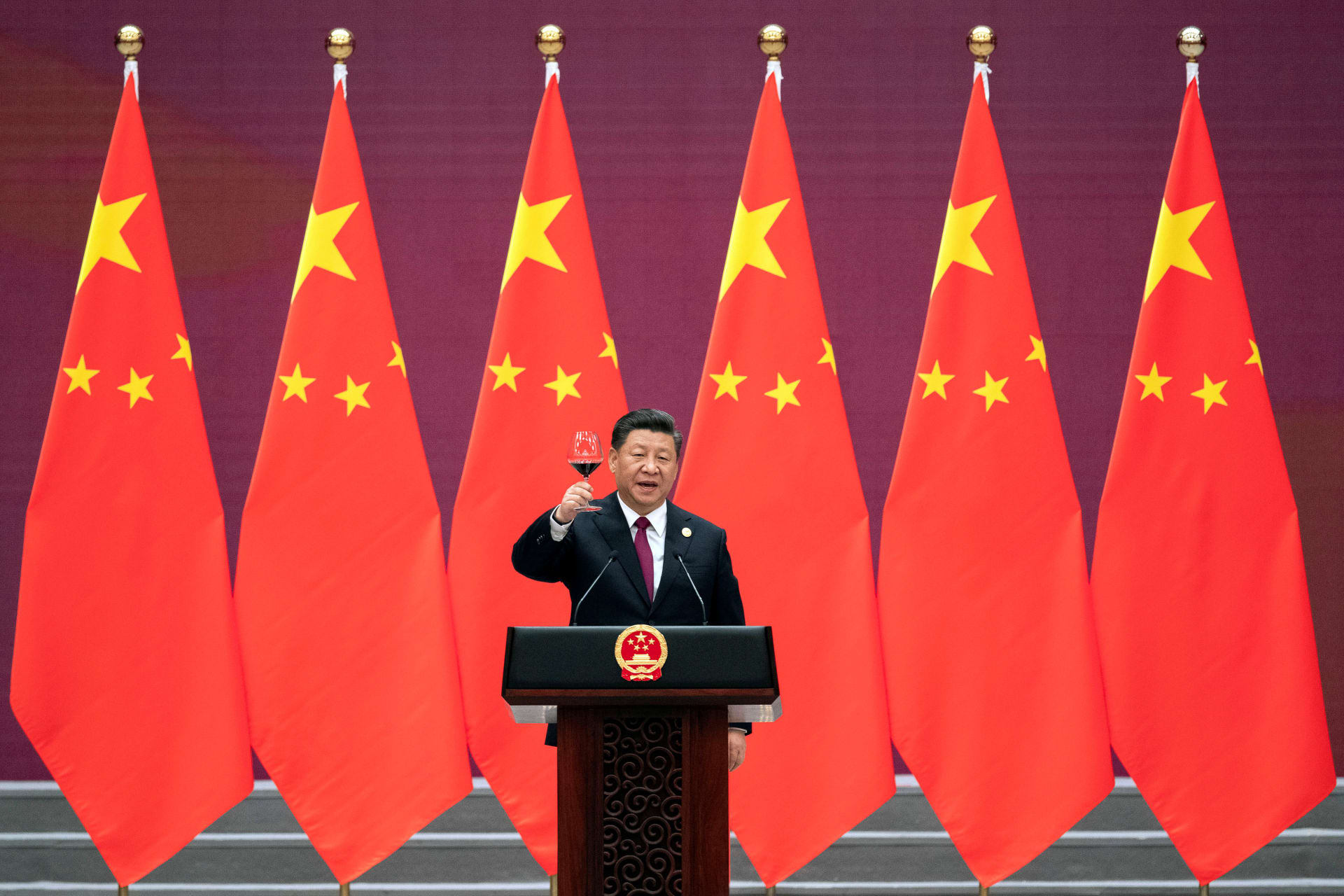 <p>China’s President Xi Jinping proposes a toast after a welcome ceremony for leaders attending the Belt and Road Forum in Beijing, China on April 26, 2019.</p>
