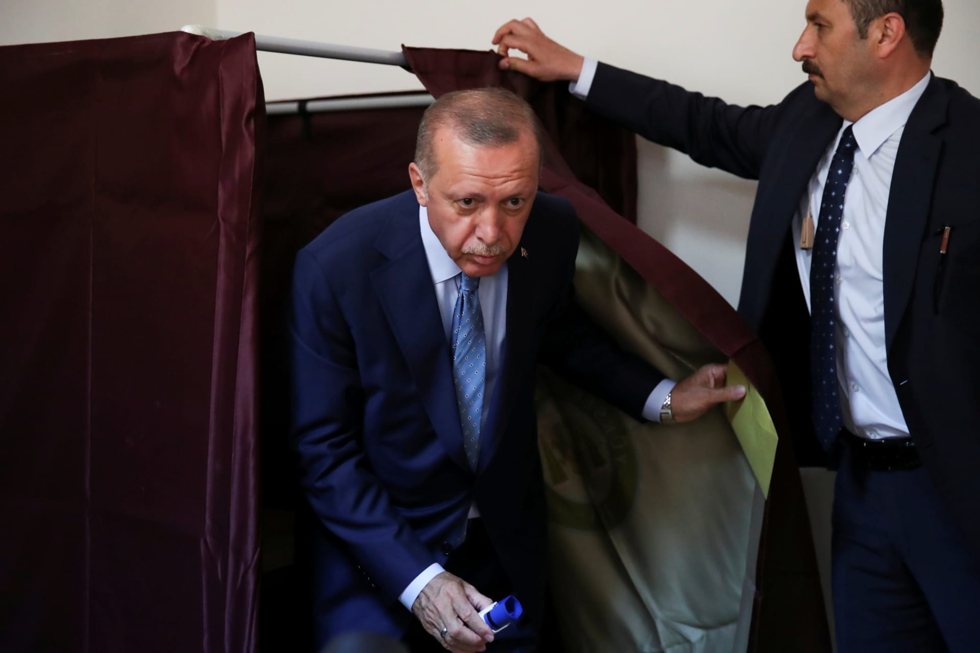 <p>Turkish President Tayyip Erdogan leaves the voting booth at a polling station in Istanbul, Turkey June 24, 2018.</p>
