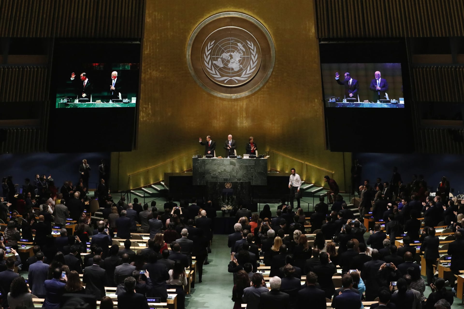 <p>United Nations Secretary-General Ban Ki-moon waves to the assembly after speaking during the swearing-in of Secretary-General-designate Mr. Antonio Guterres at UN headquarters in New York, U.S., December 12, 2016.</p>
