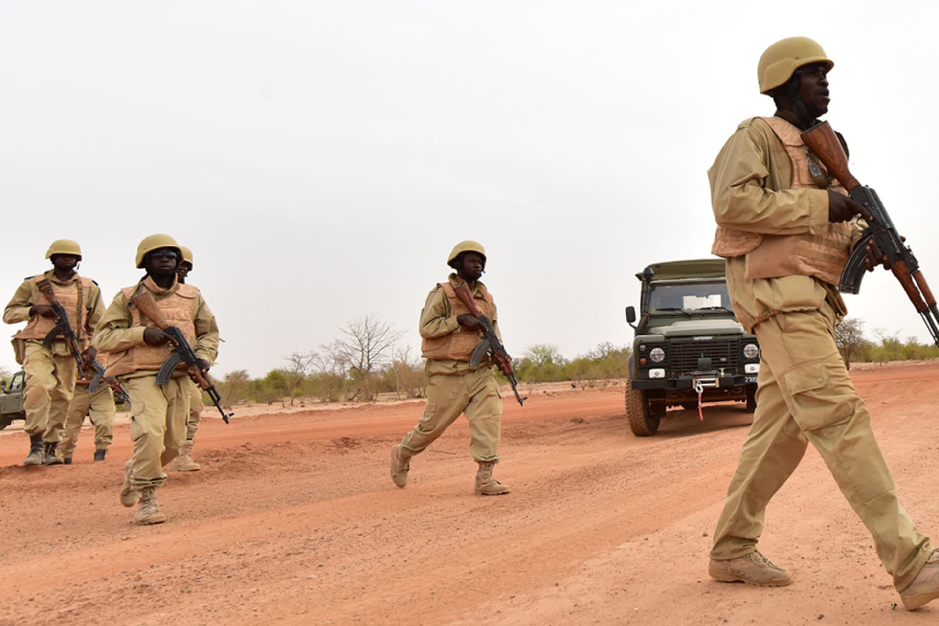 <p>Soldiers from Burkina Faso take part in a training with Austrian army instructors at the Kamboinse – General Bila Zagre military camp near Ouagadougo, Burkina Faso, on April 13, 2018.</p>
