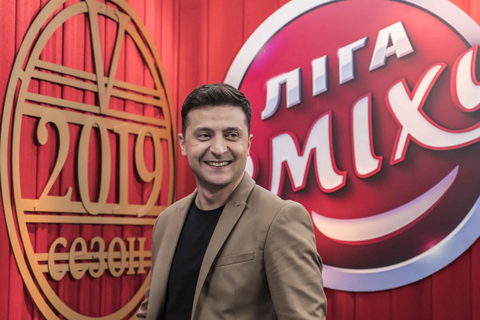 <p>Ukrainian presidential candidate Volodymyr Zelensky backstage during the filming of his comedy show.</p>
