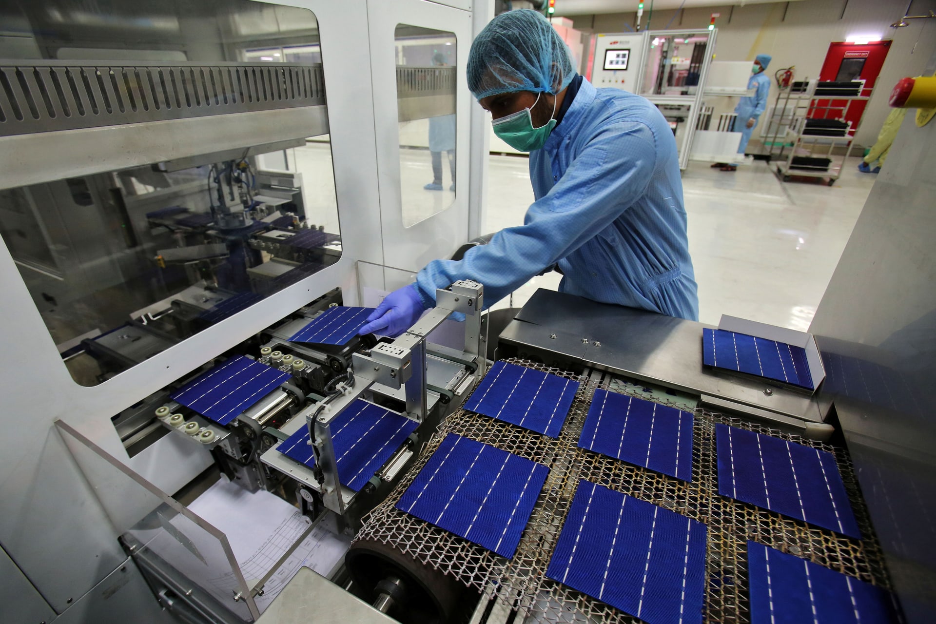 <p>An employee works at a solar cell production line at Jupiter Solar Power Limited (JSPL) plant in Baddi, in the northern state of Himachal Pradesh, India May 29, 2017.</p>