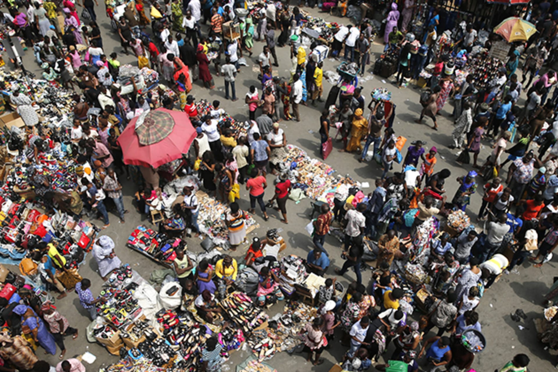 <p>A crowded market square in the Nigerian city of Lagos.</p>
