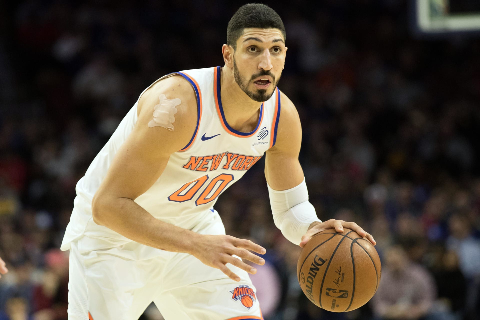 <p>New York Knicks center Enes Kanter (00) dribbles against the Philadelphia 76ers during the second quarter at Wells Fargo Center</p>
