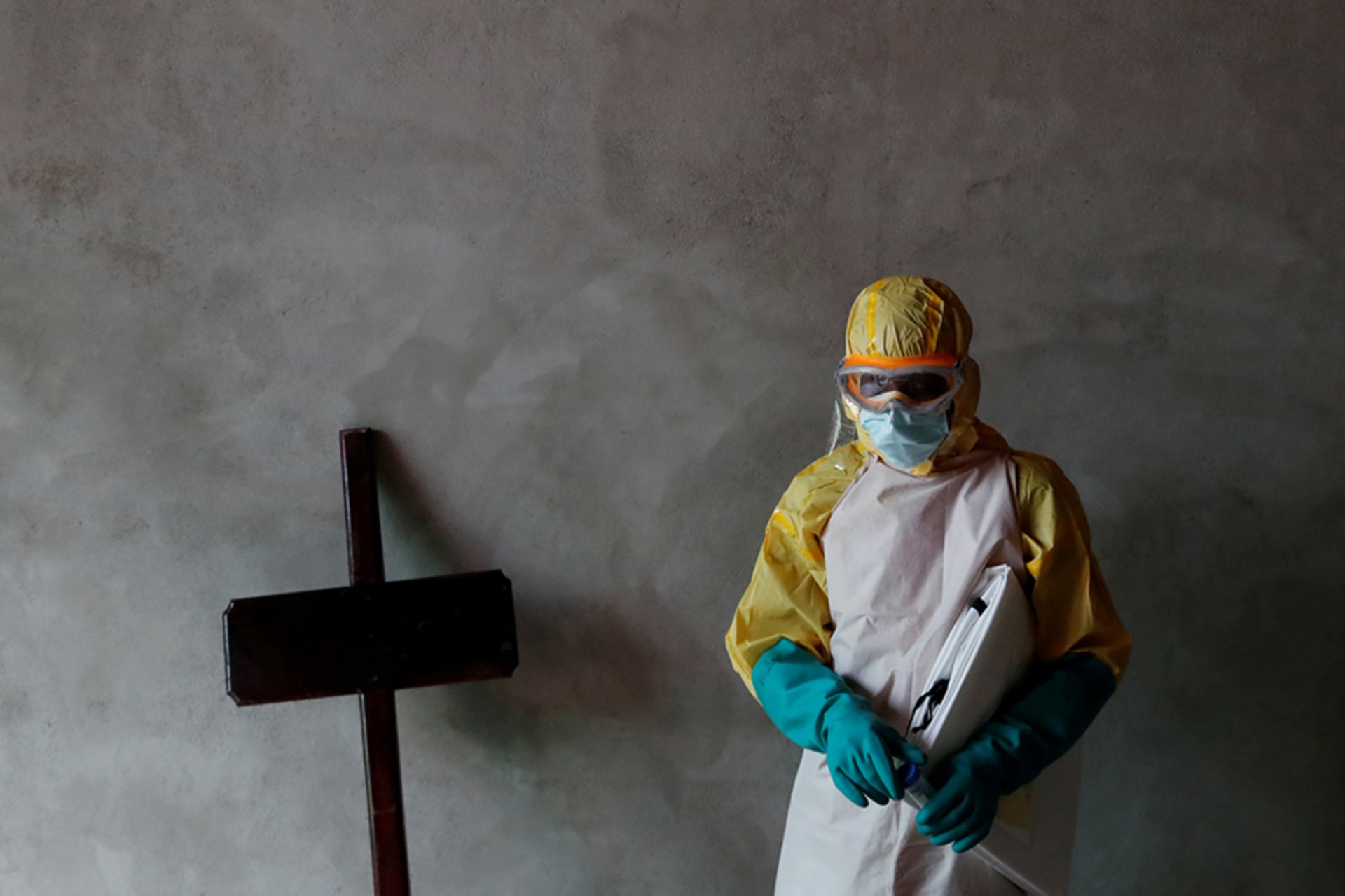 <p>A health worker stands during the funeral of a suspected Ebola victim in the Congolese city of Beni.</p>
