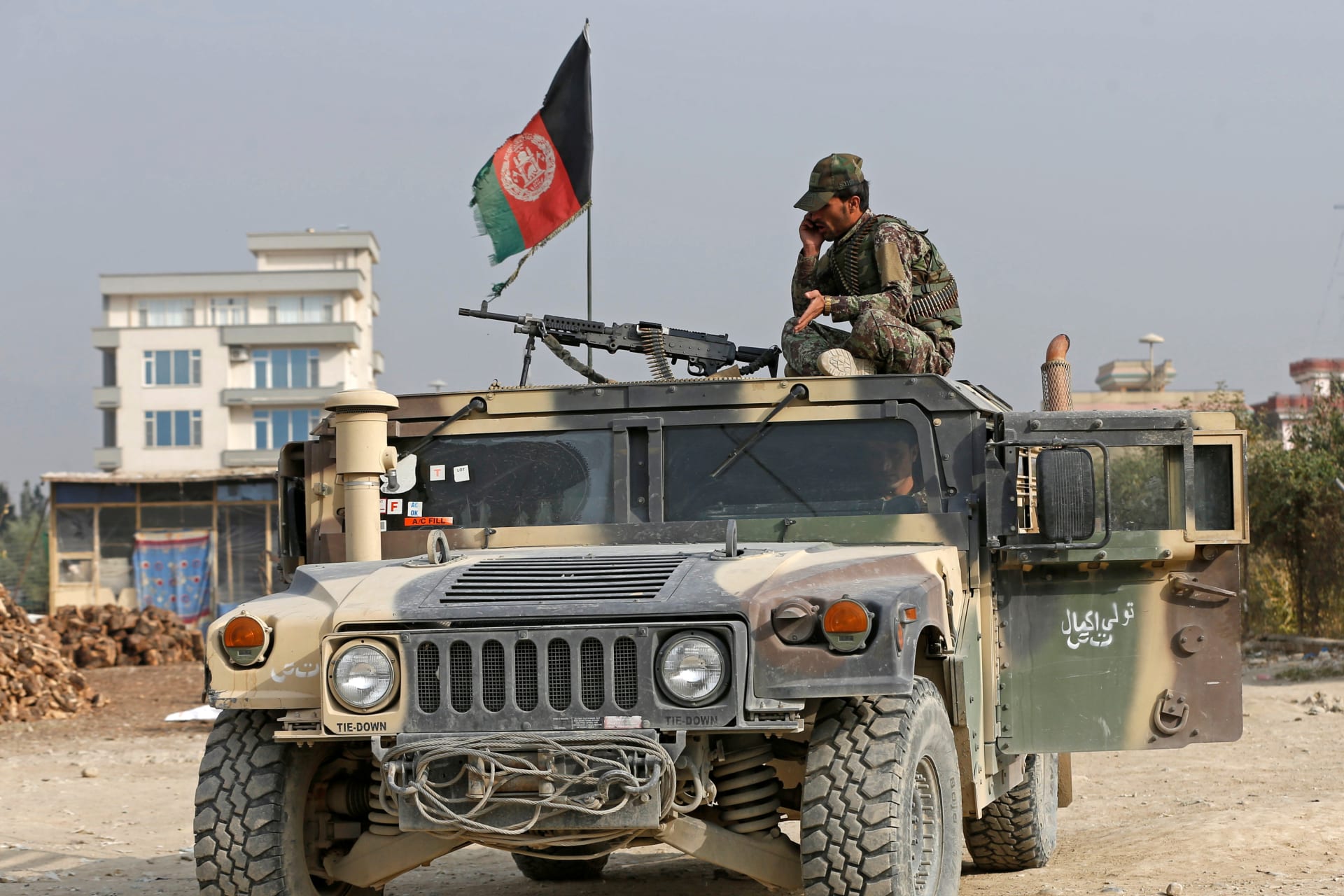 <p>An Afghan National Army soldier keeps watch near the site of a suicide attack in Kabul, Afghanistan, on October 31, 2018. </p>
