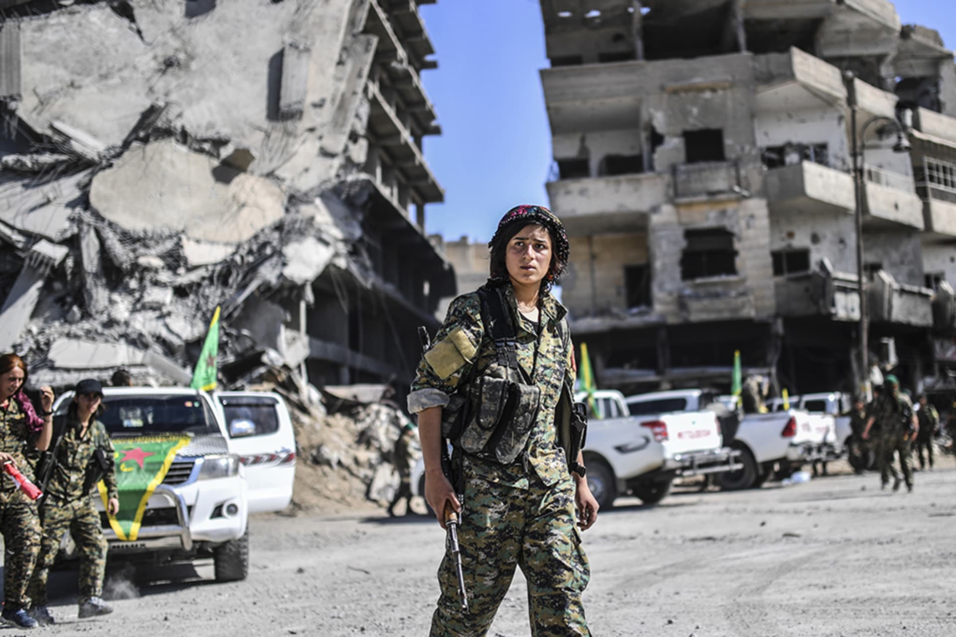 <p>Kurdish fighters of the Syrian Democratic Forces gather in Raqqa, shortly after retaking it from the Islamic State. </p>
