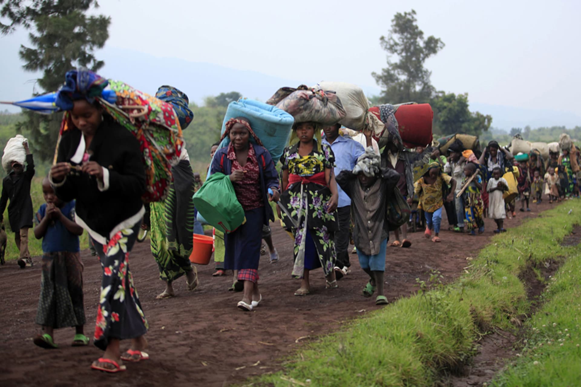 <p>Families flee renewed fighting between the Congolese army and M23 rebels near the eastern city of Goma in July, 2012.</p>
