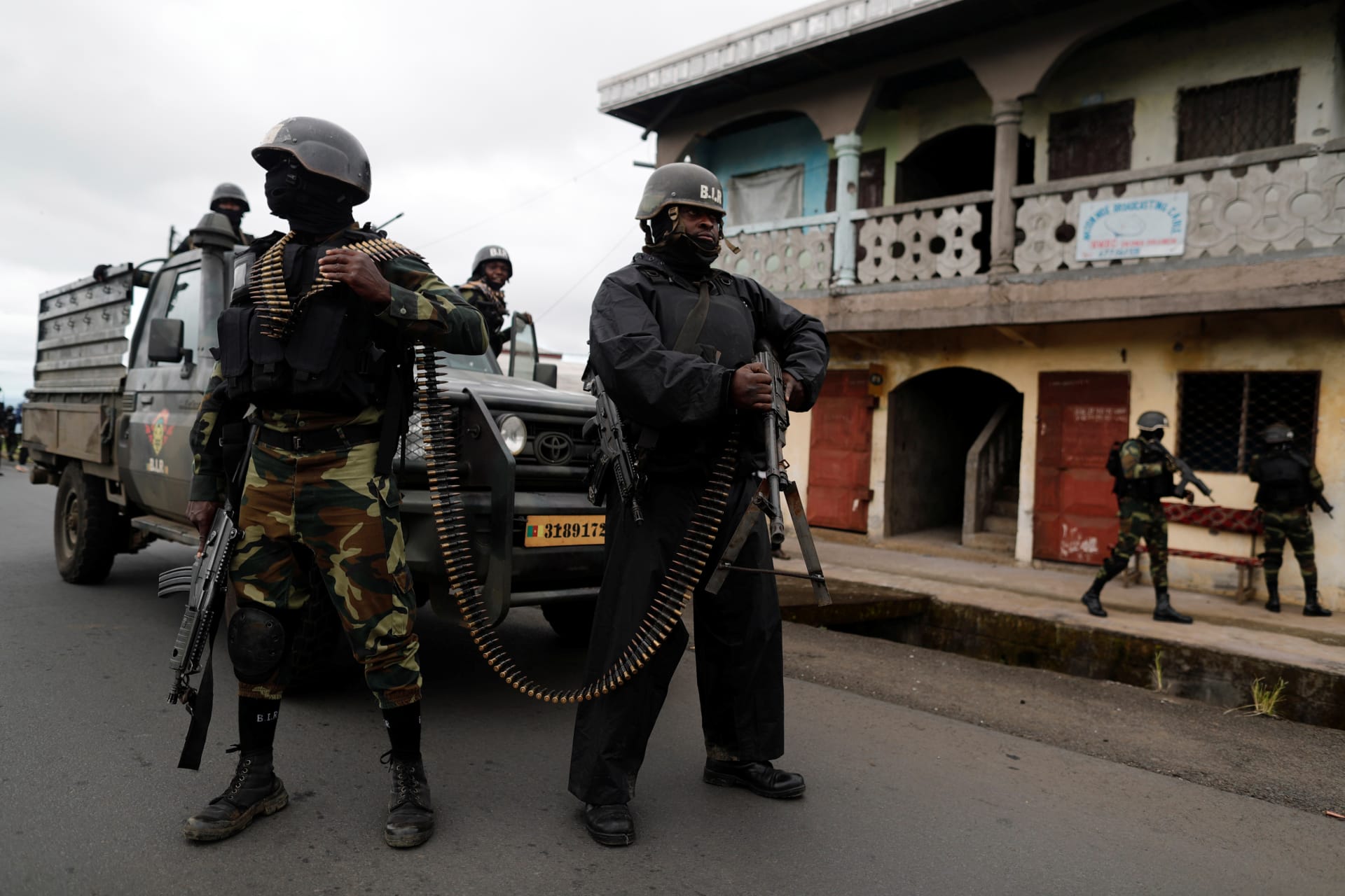<p>Cameroonian elite Rapid Intervention Battalion (BIR) members patrol the abandoned village of Ekona near Buea in the Anglophone Southwest region, Cameroon, on October 4, 2018.</p>
