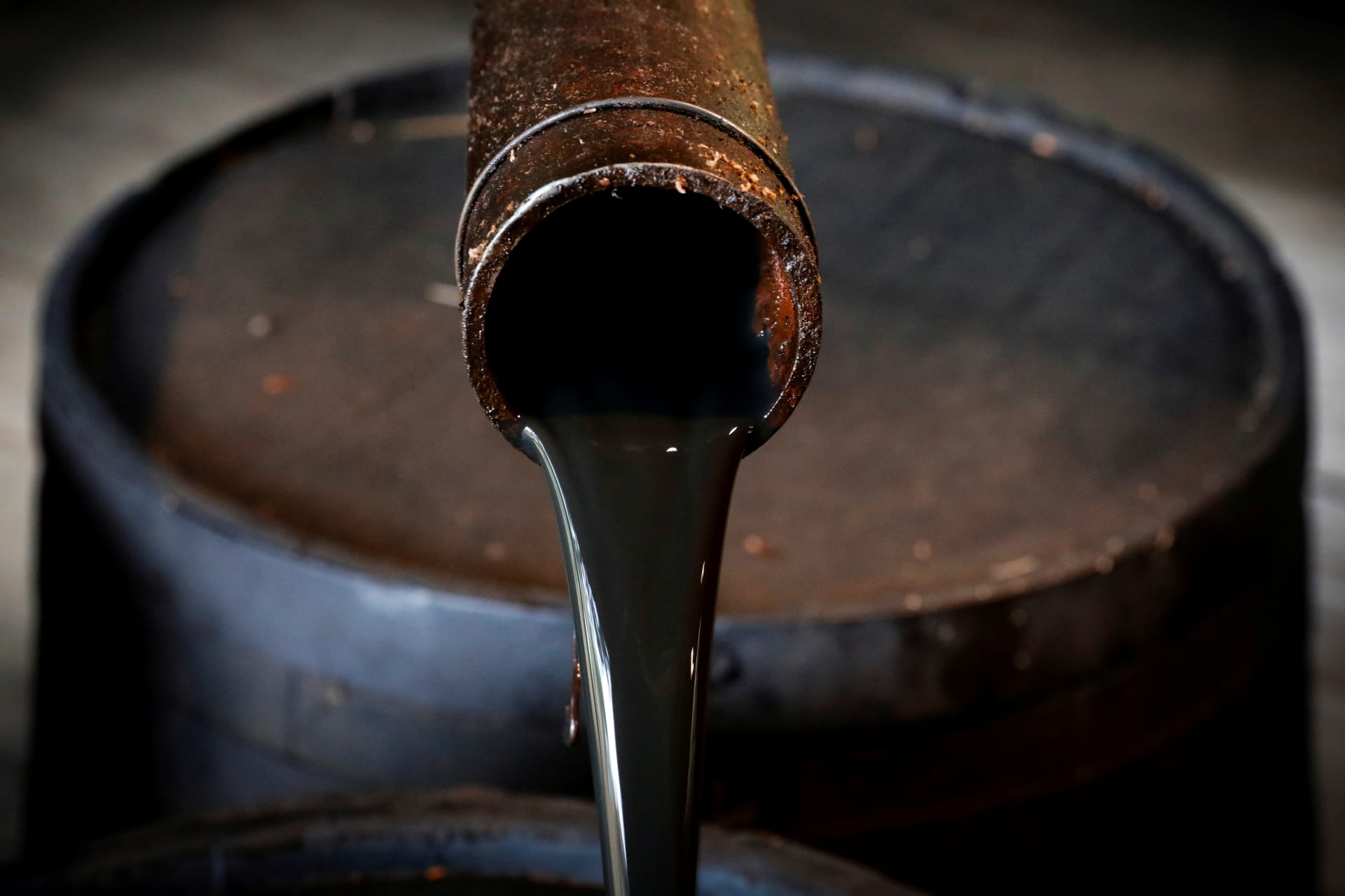 <p>Oil pours out of a spout.</p>

