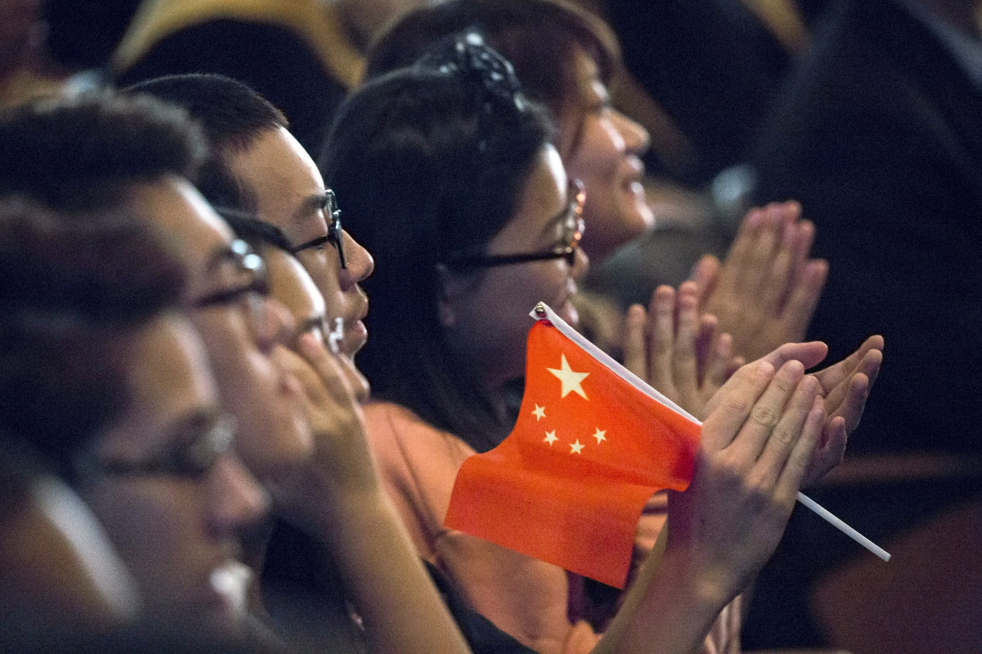 <p>Students clap while Chinese President Xi Jinping delivers a speech during a visit to Lincoln High School in Tacoma, Washington, September 23, 2015. </p>
