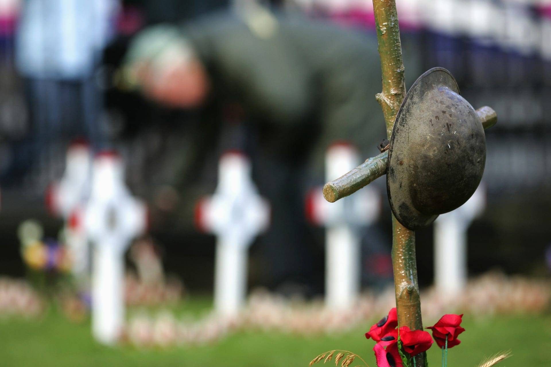 <p>A soldier’s helmet hangs on a wooden cross on Armistice Day in Princes Street Gardens in Edinburgh, Scotland on November 11, 2006. </p>
