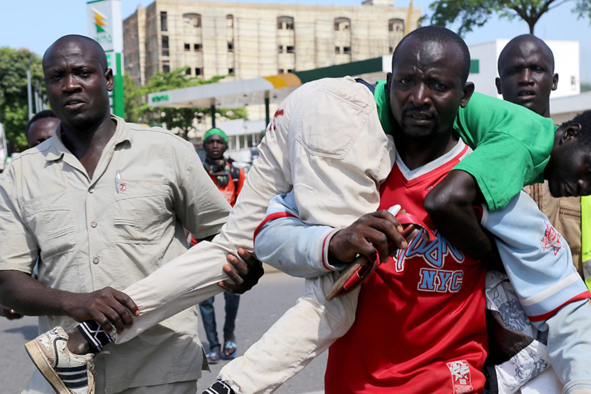 <p>People carry a wounded person as Nigerian Shias gather during the Arbaeen ceremony in Abuja, Nigeria on October 30. The ceremony was marked by protests for el-Zakzaky’s release and clashes with security services.</p>
