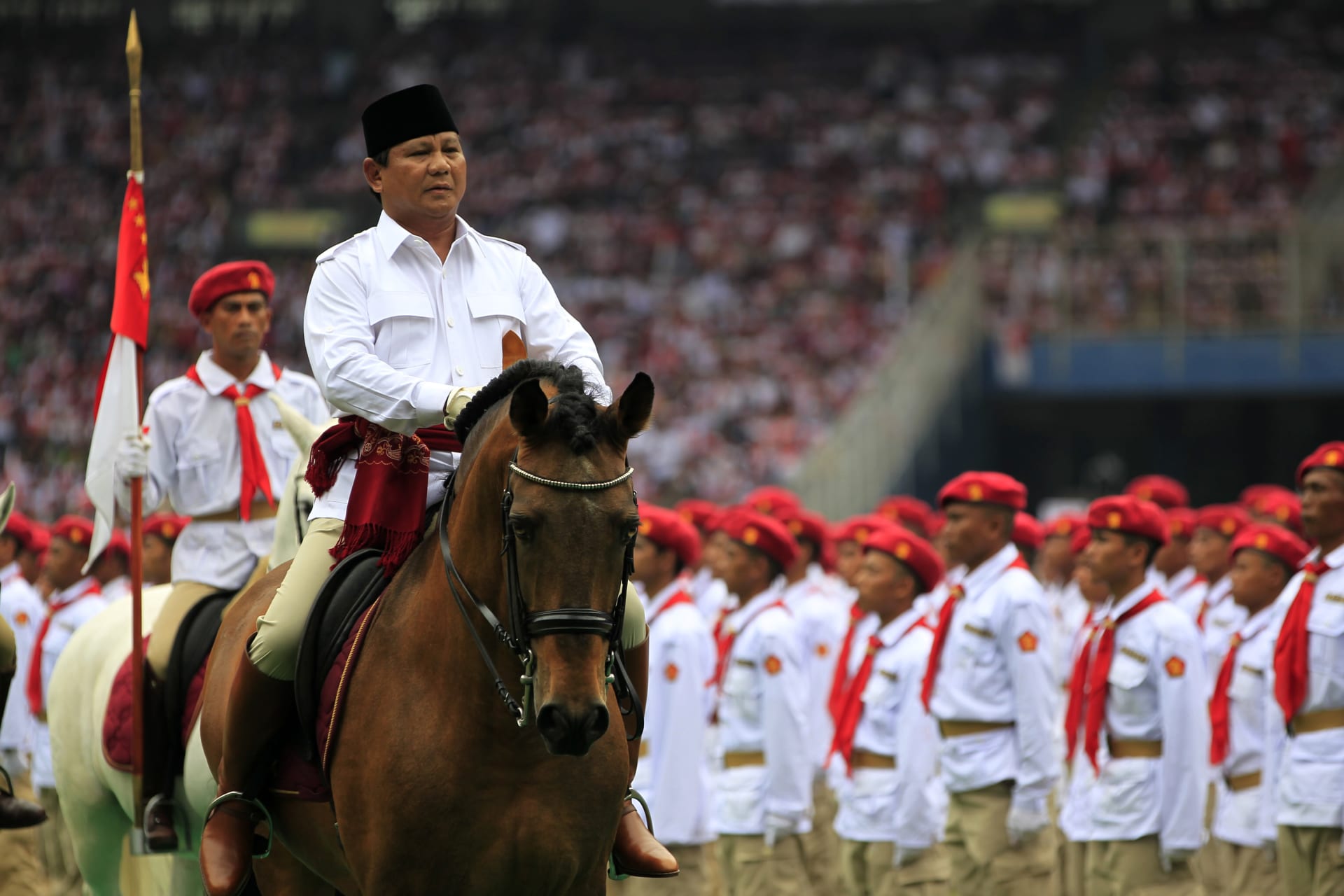 <p>Prabowo Subianto, presidential candidate of the Great Indonesia Movement (Gerindra) Party, rides a horse during a campaign rally at a stadium in Jakarta on March 23, 2014.</p>
