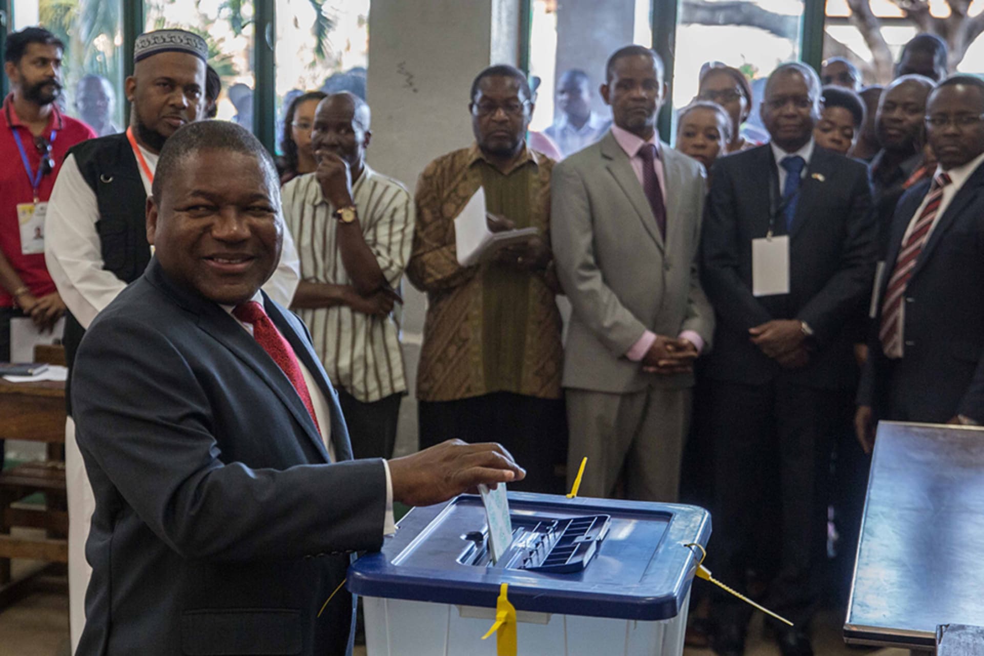 <p>Mozambique’s President Filipe Nyusi casts his ballot for local elections at a polling station in Maputo on October 10, 2018. The results have since been disputed by perennial opposition group RENAMO.</p>
