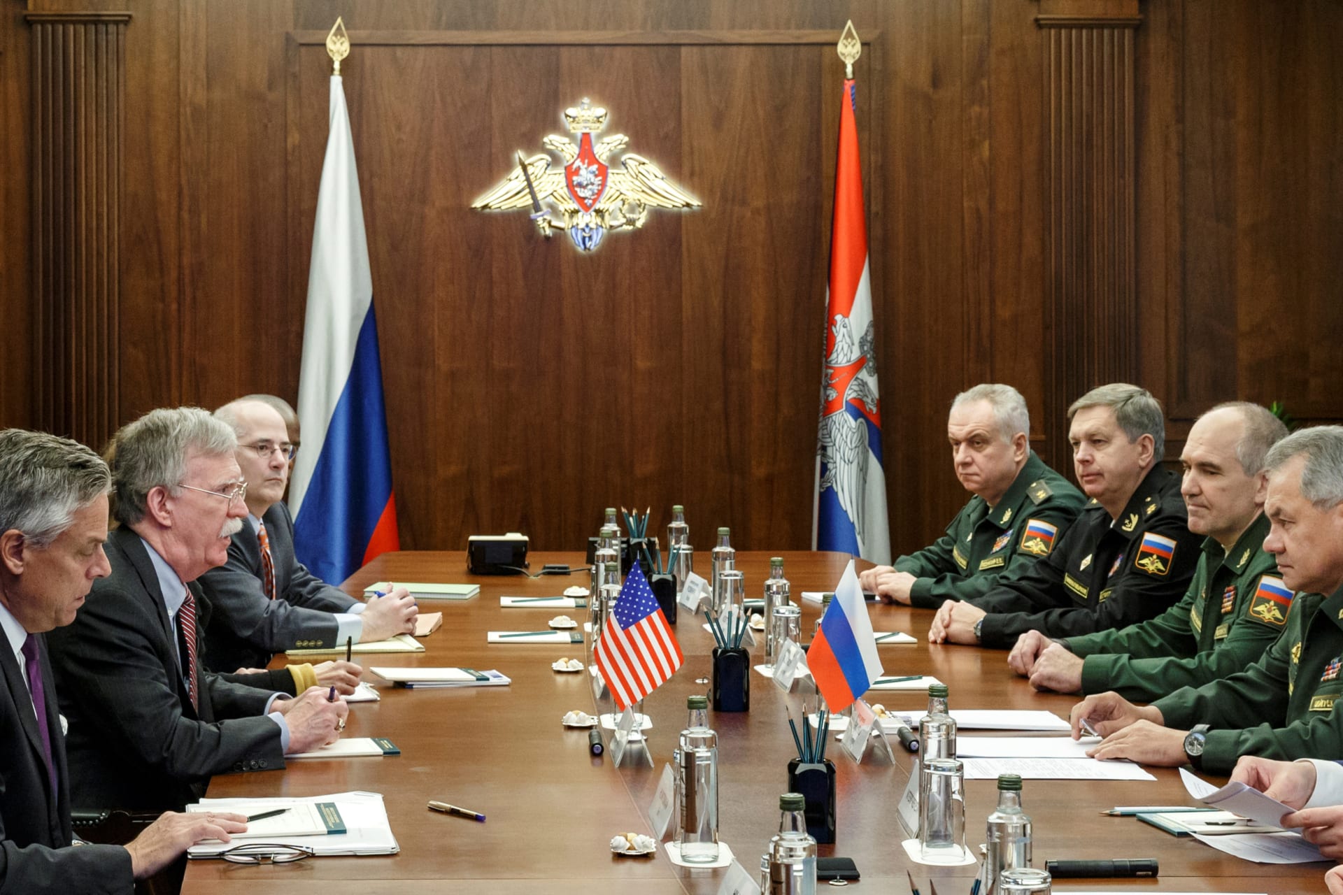 <p>Delegations, led by Russia’s Defence Minister Sergei Shoigu (R) and U.S. National Security Adviser John Bolton (2nd L), meet in Moscow, Russia October 23, 2018.</p>
