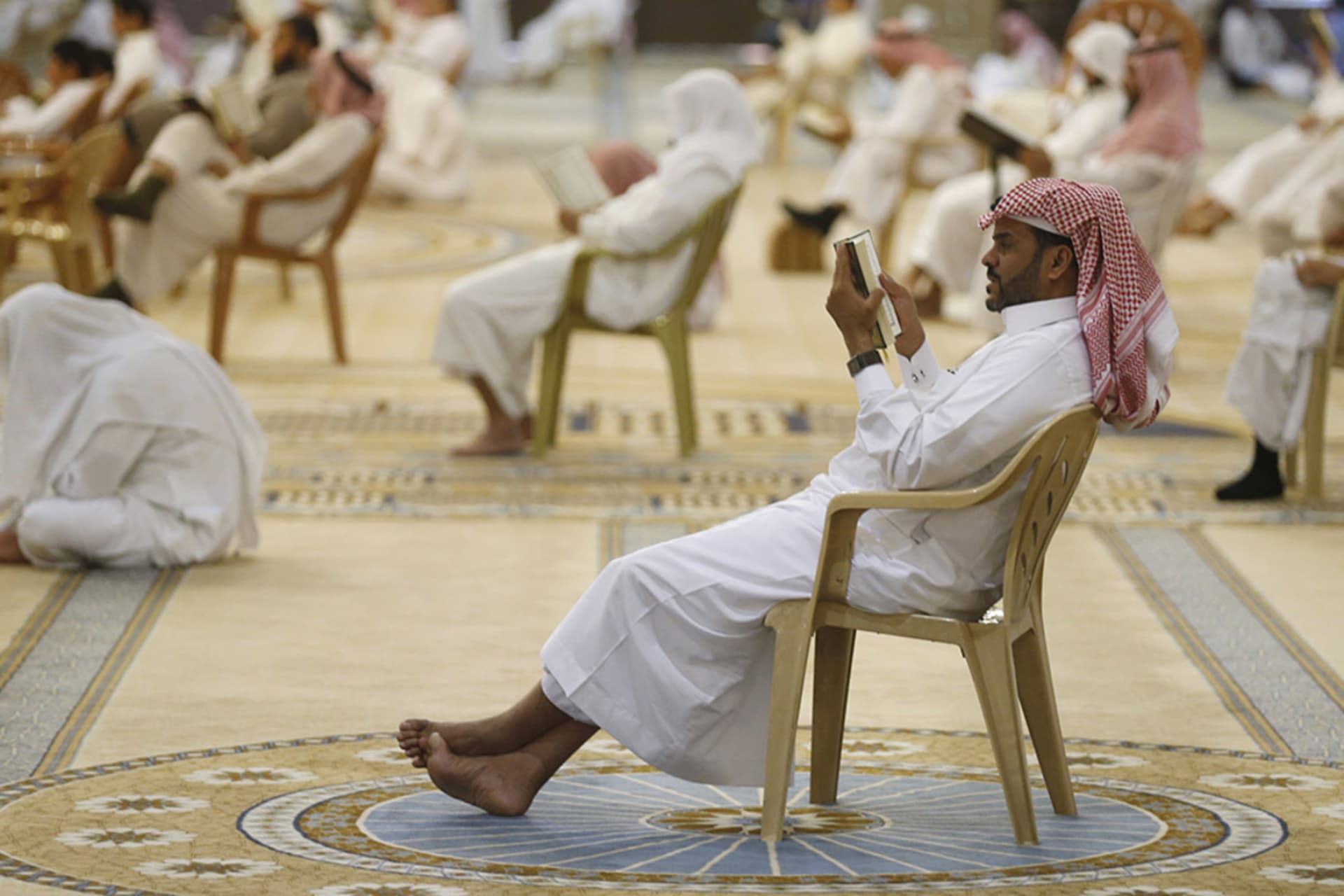 <p>Men read the Koran during the holy month of Ramadan at a mosque near Riyadh, Saudi Arabia, in 2015.</p>
