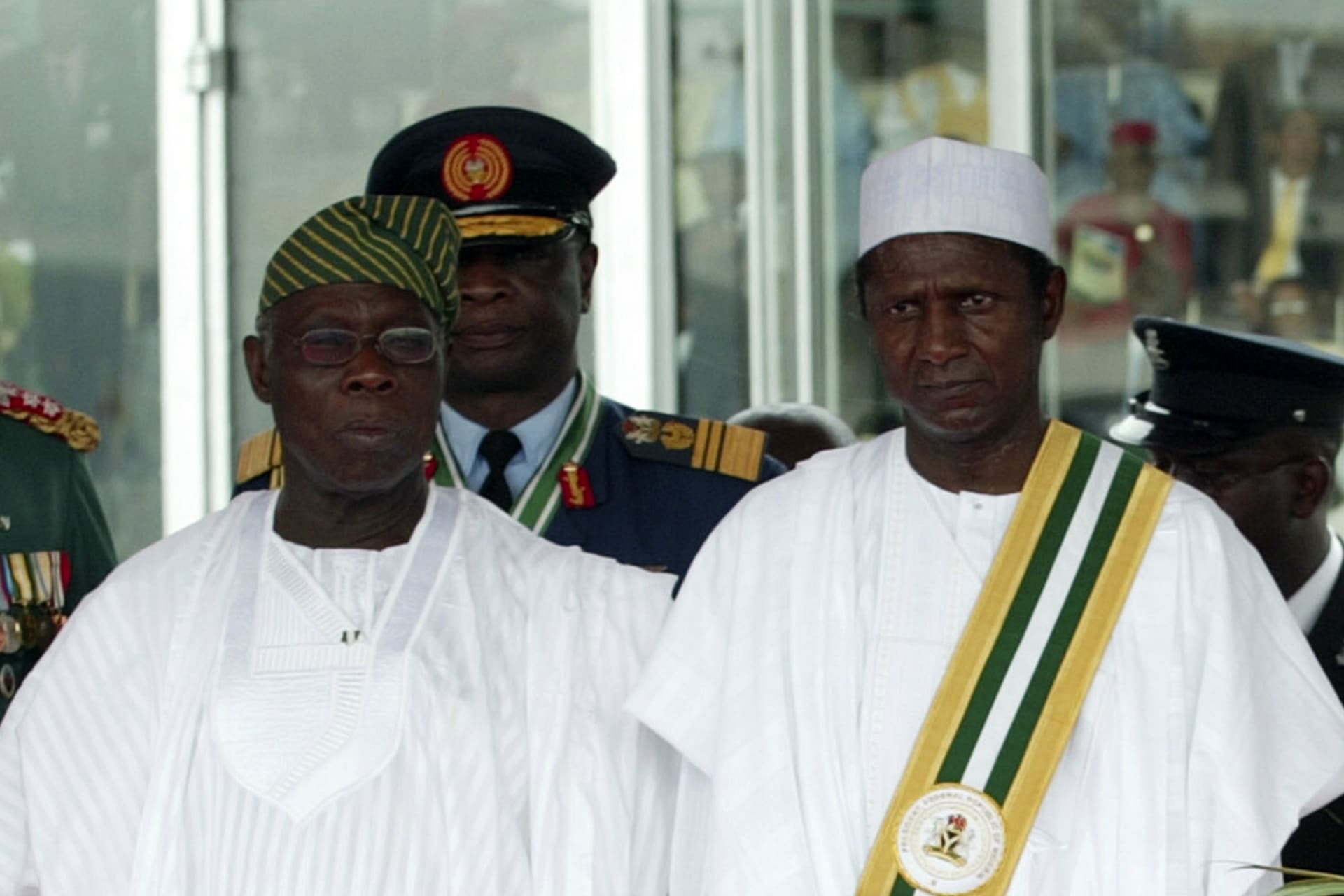 <p>Nigerian President Umaru Yar’Adua (R) and his predecessor Olusegun Obasanjo attend the swearing-in ceremony at the Eagle square in Abuja on May 29, 2007.</p>
