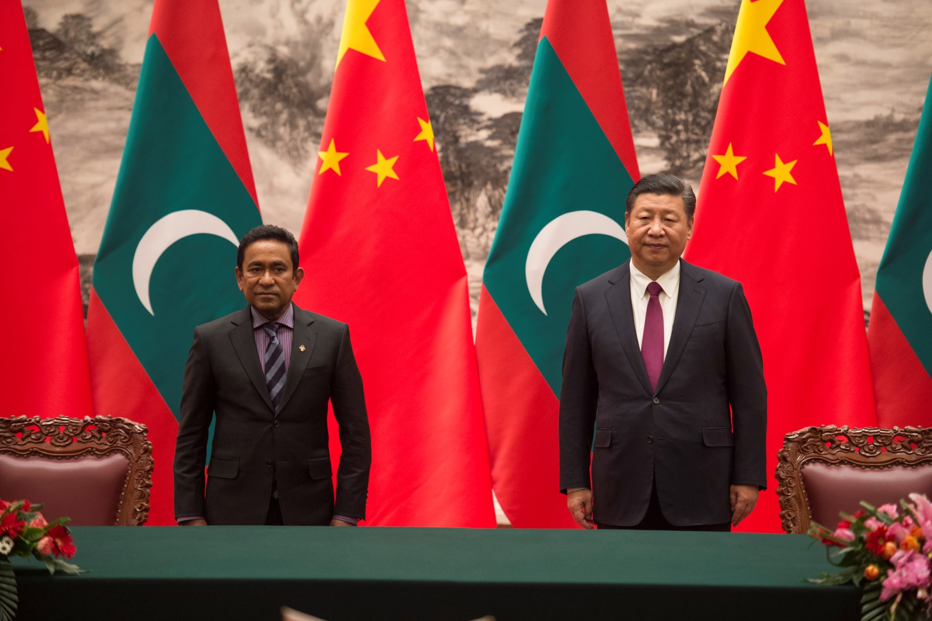 <p>Maldives President Abdulla Yameen and China’s President Xi Jinping attend a signing meeting at the Great Hall of the People in Beijing, China on December 7, 2017.</p>
