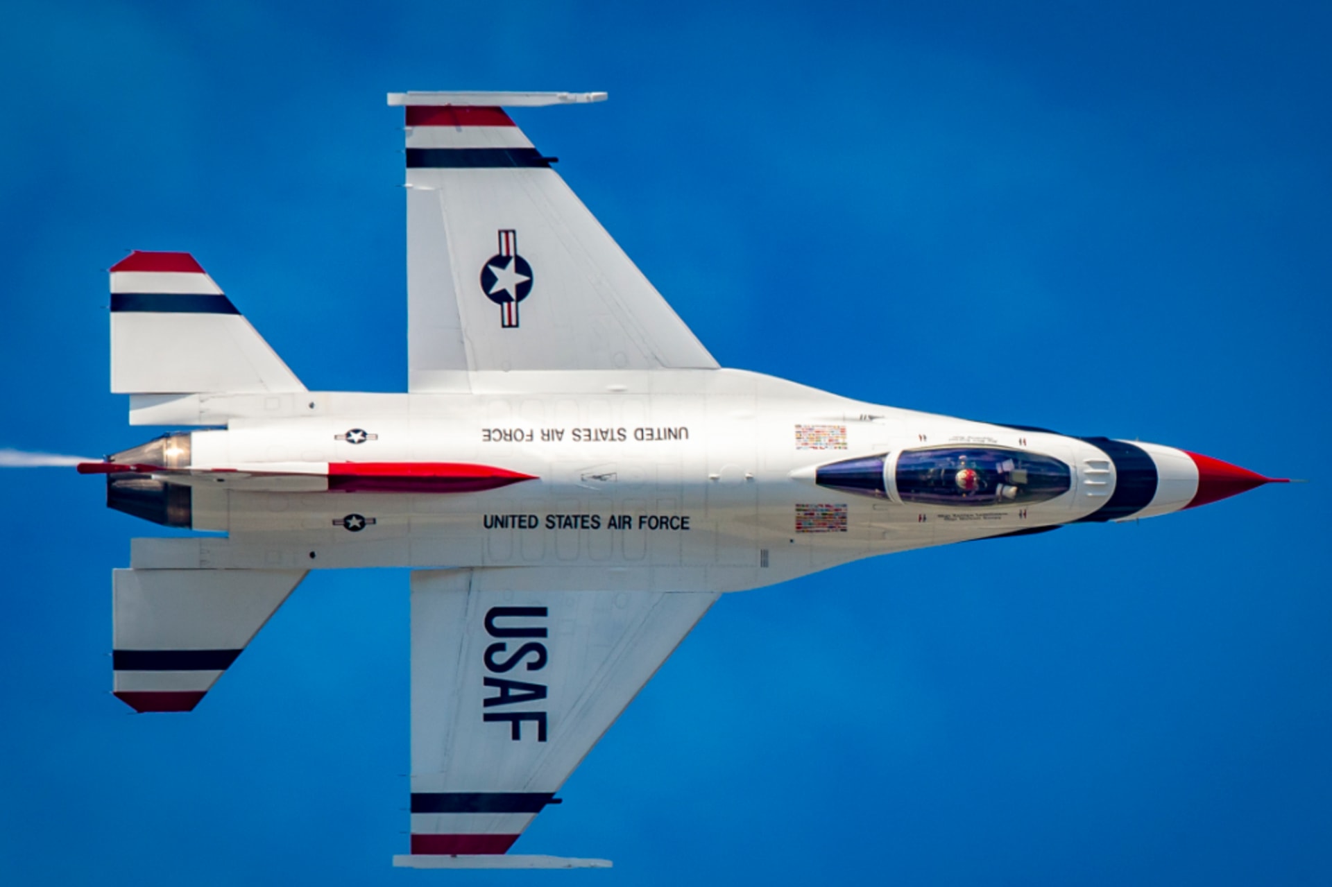 <p>The “Thunderbirds” perform at the Arctic Thunder Open House in Anchorage, Alaska. </p>
