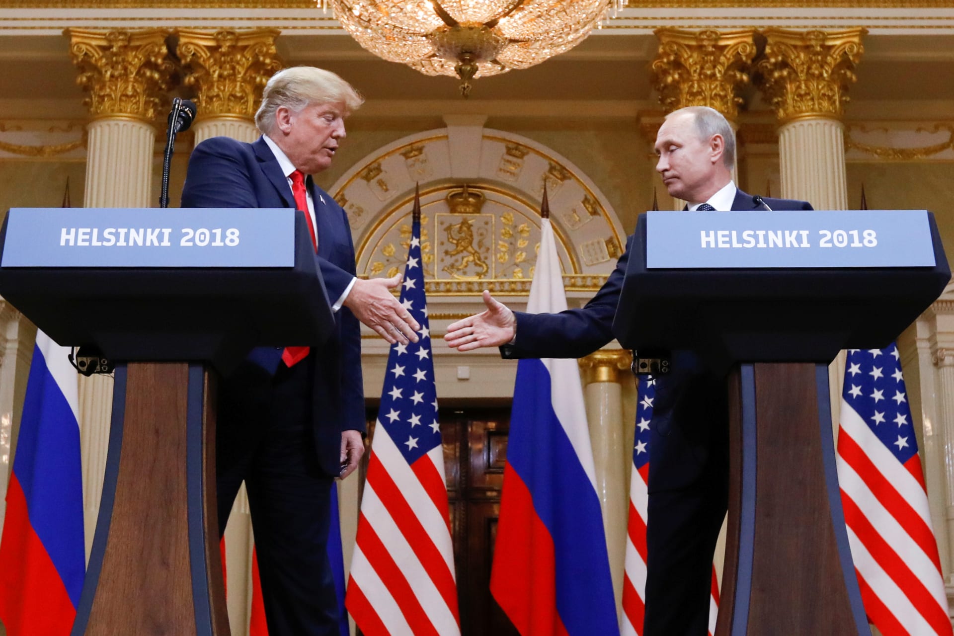 <p>U.S. President Donald Trump and Russia’s President Vladimir Putin shake hands during a joint news conference after their meeting in Helsinki, Finland on July 16, 2018.</p>

