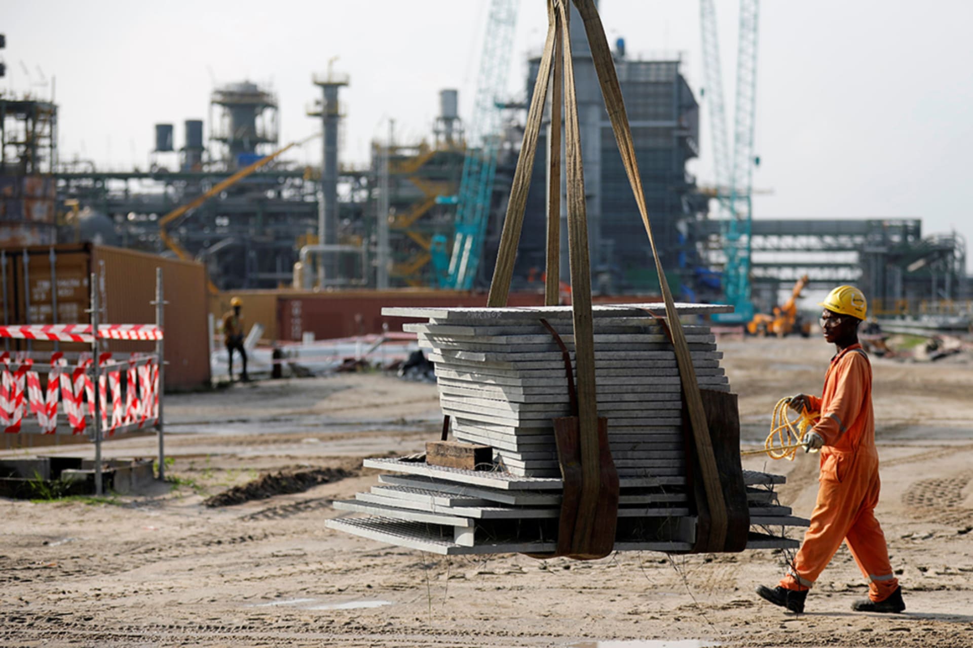 <p>A construction worker assists with moving building materials on a lift at the Dangote Oil Refinery under construction, in Ibeju Lekki district, on the outskirts of Lagos, Nigeria July 5, 2018.</p>
