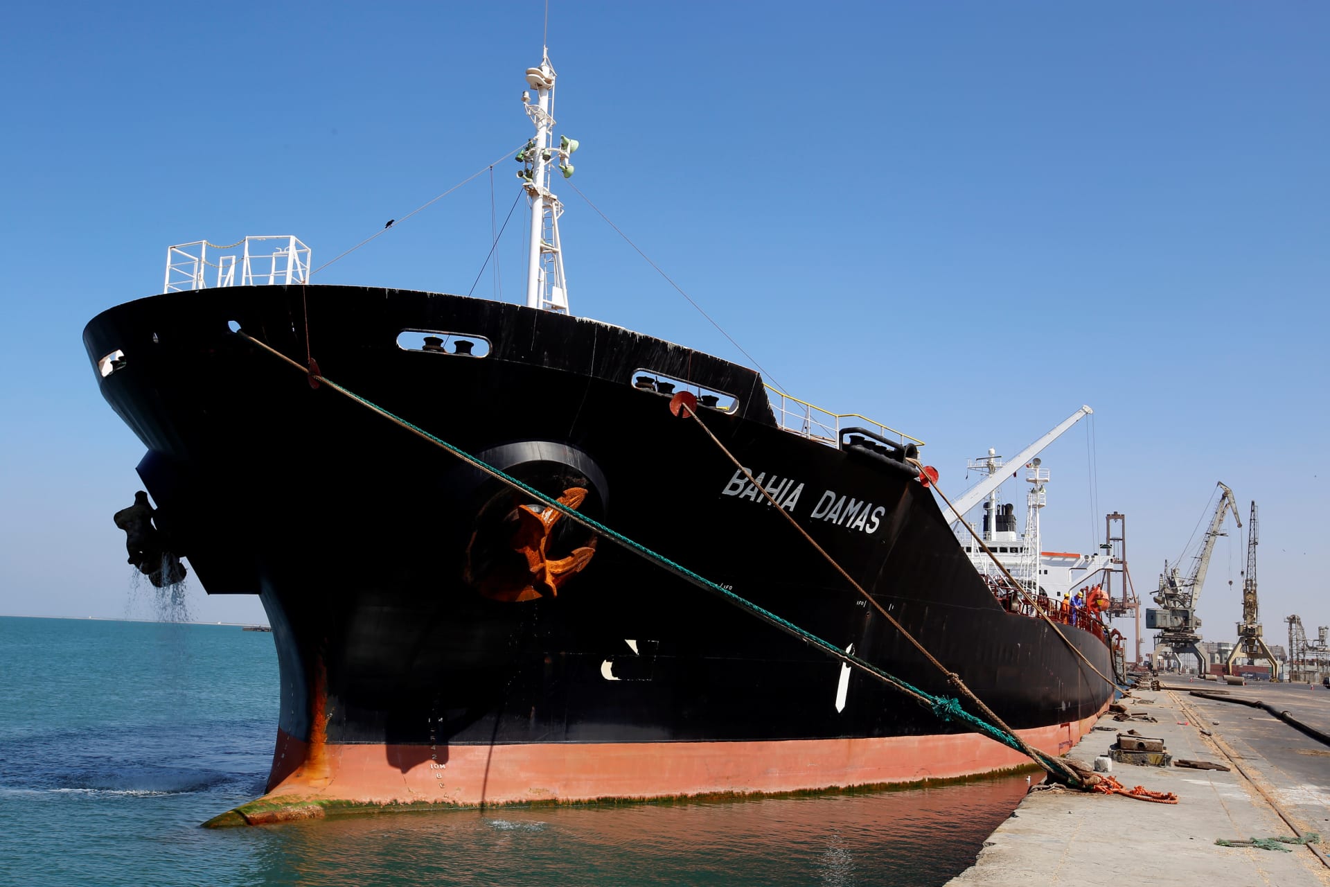 <p>Fuel tanker Bahia Damas is docked to unload its shipment of fuel at the Red Sea port of Hodeida, Yemen December 24, 2017.</p>
